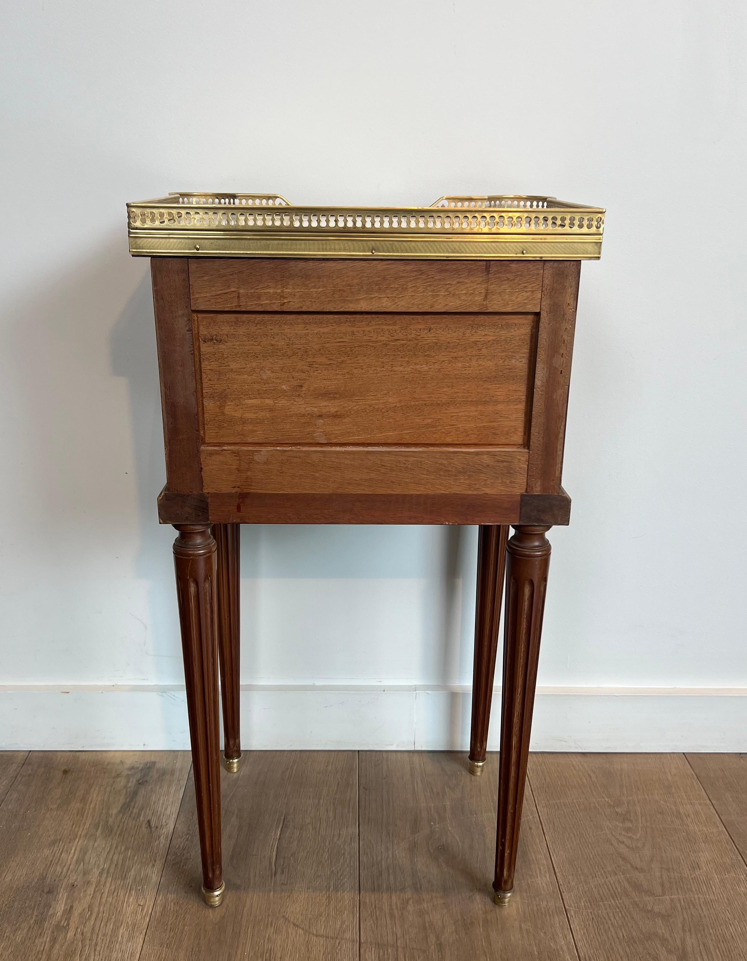 Pair of Wood & Brass Side Tables with Carrara Marble Tops in Maison Jansen Style For Sale 13