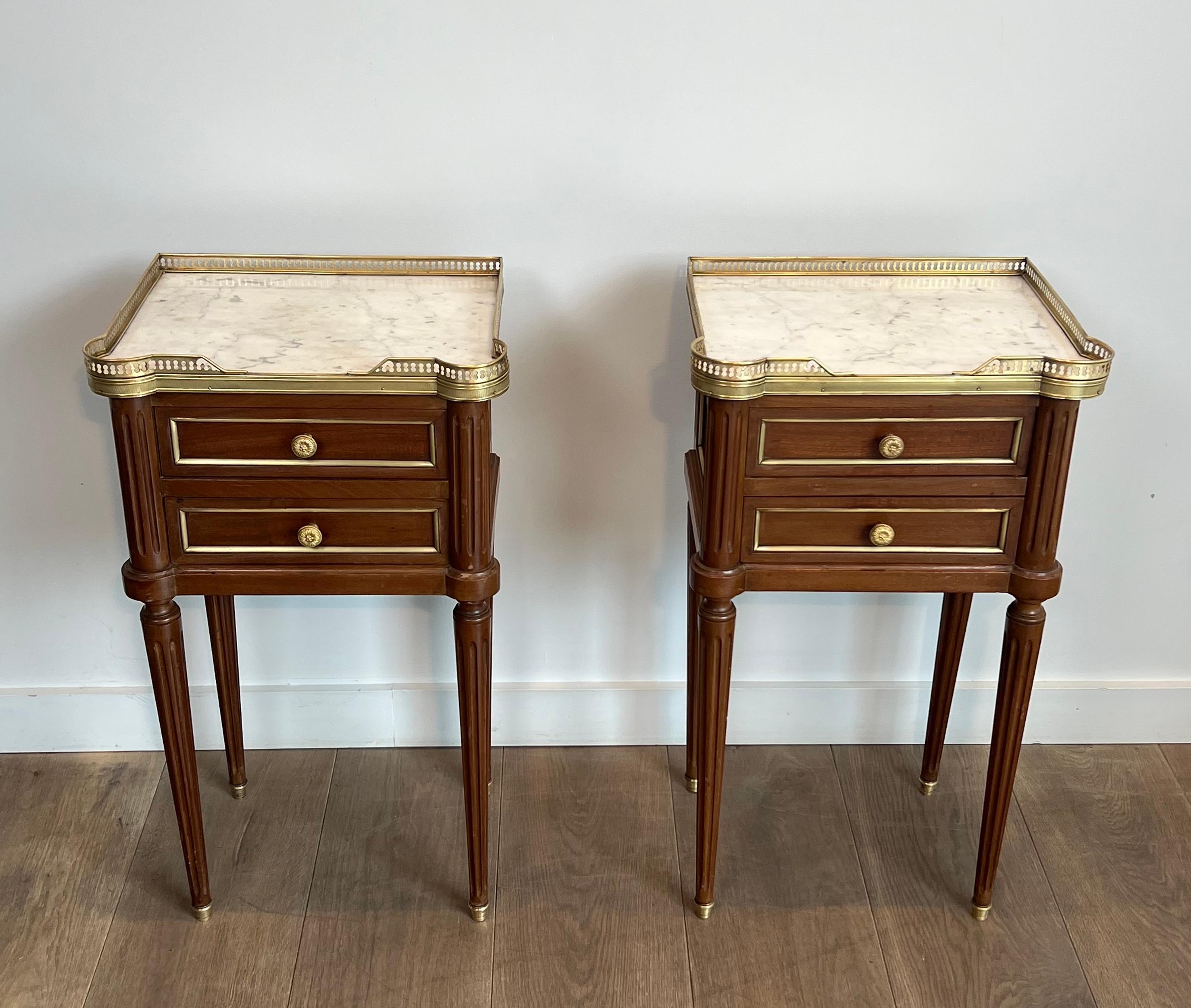 Neoclassical Pair of Wood & Brass Side Tables with Carrara Marble Tops in Maison Jansen Style For Sale