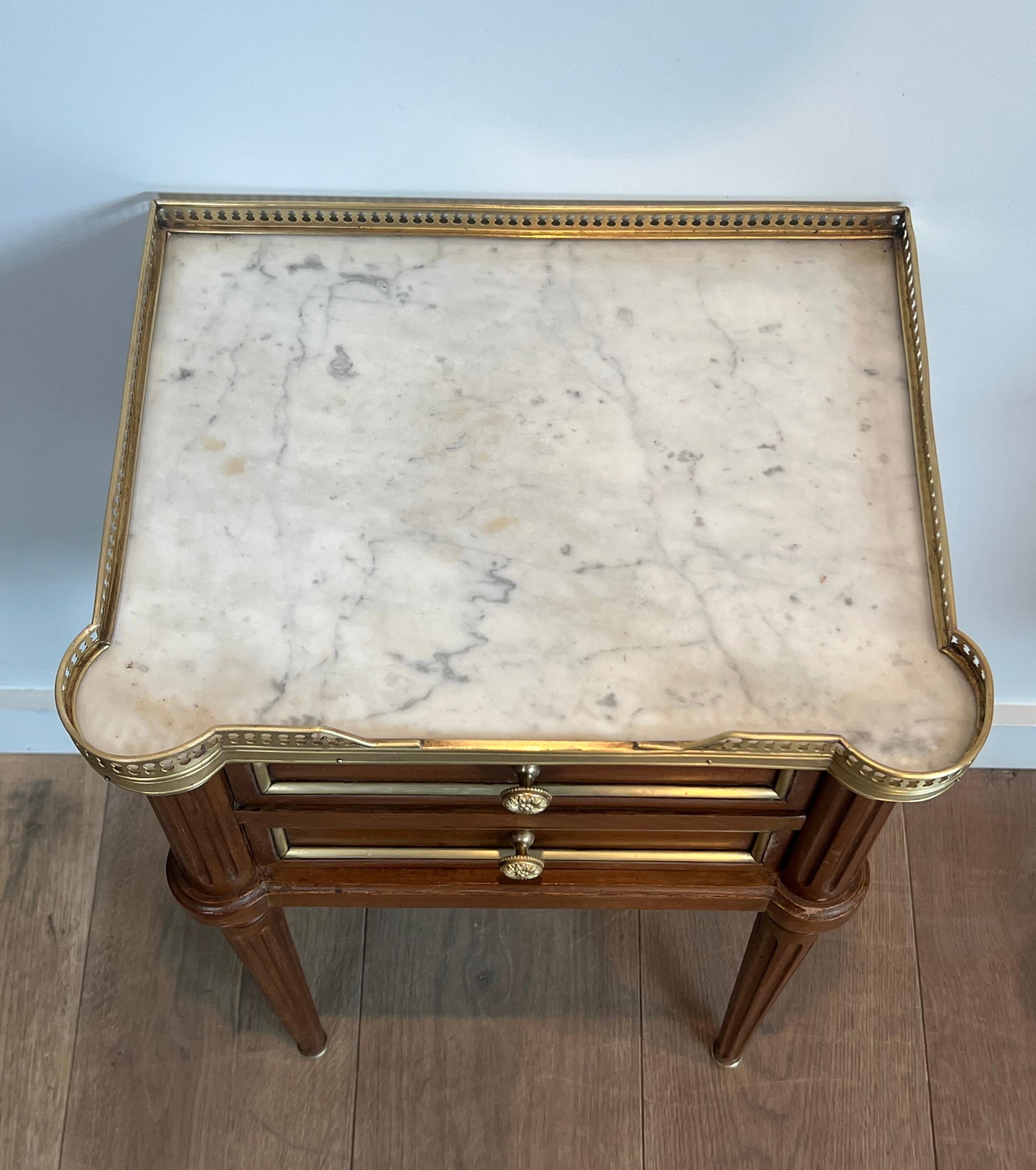 Pair of Wood & Brass Side Tables with Carrara Marble Tops in Maison Jansen Style For Sale 2