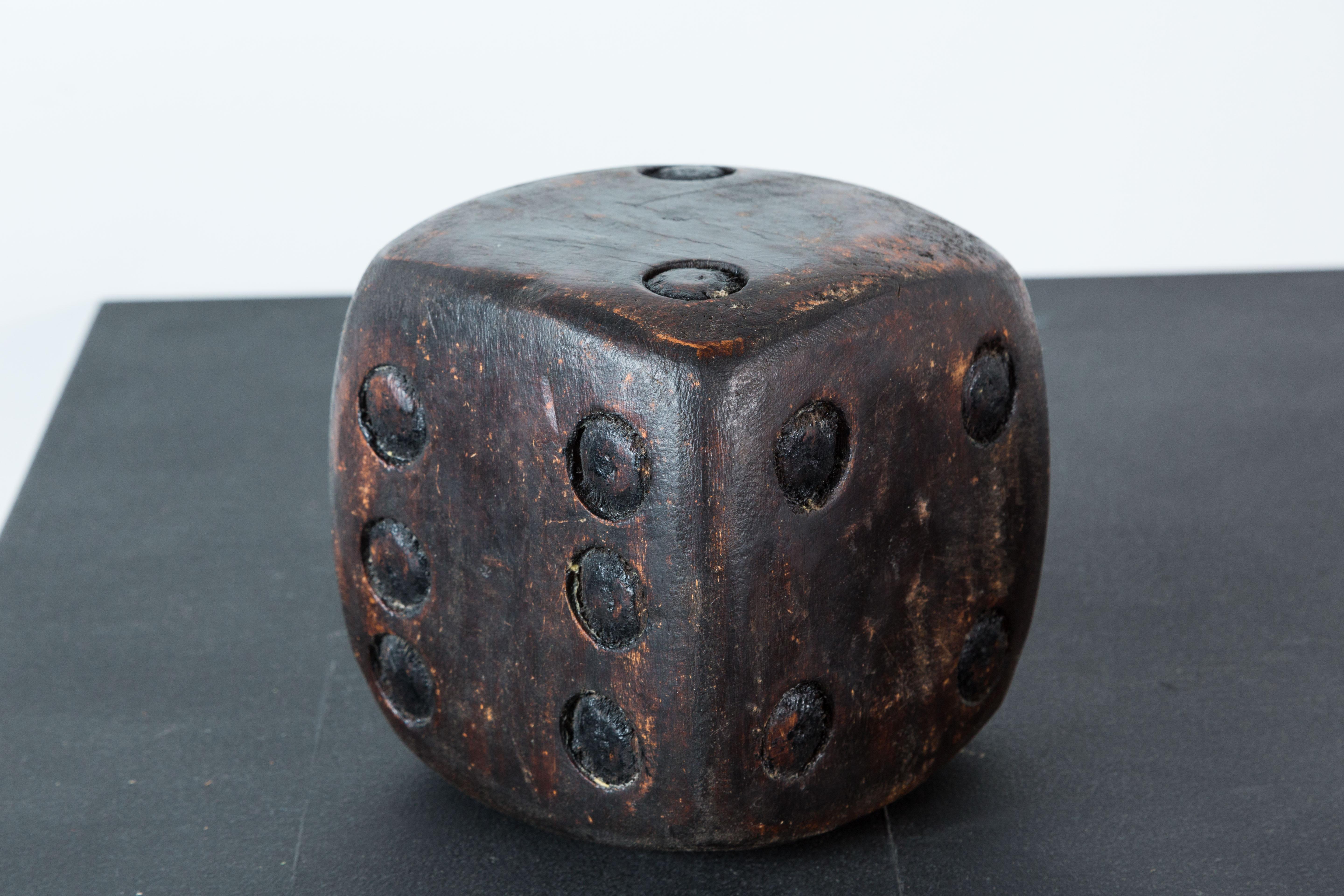 Pair of Wood Carved American Folk Art Dice In Good Condition In Santa Monica, CA