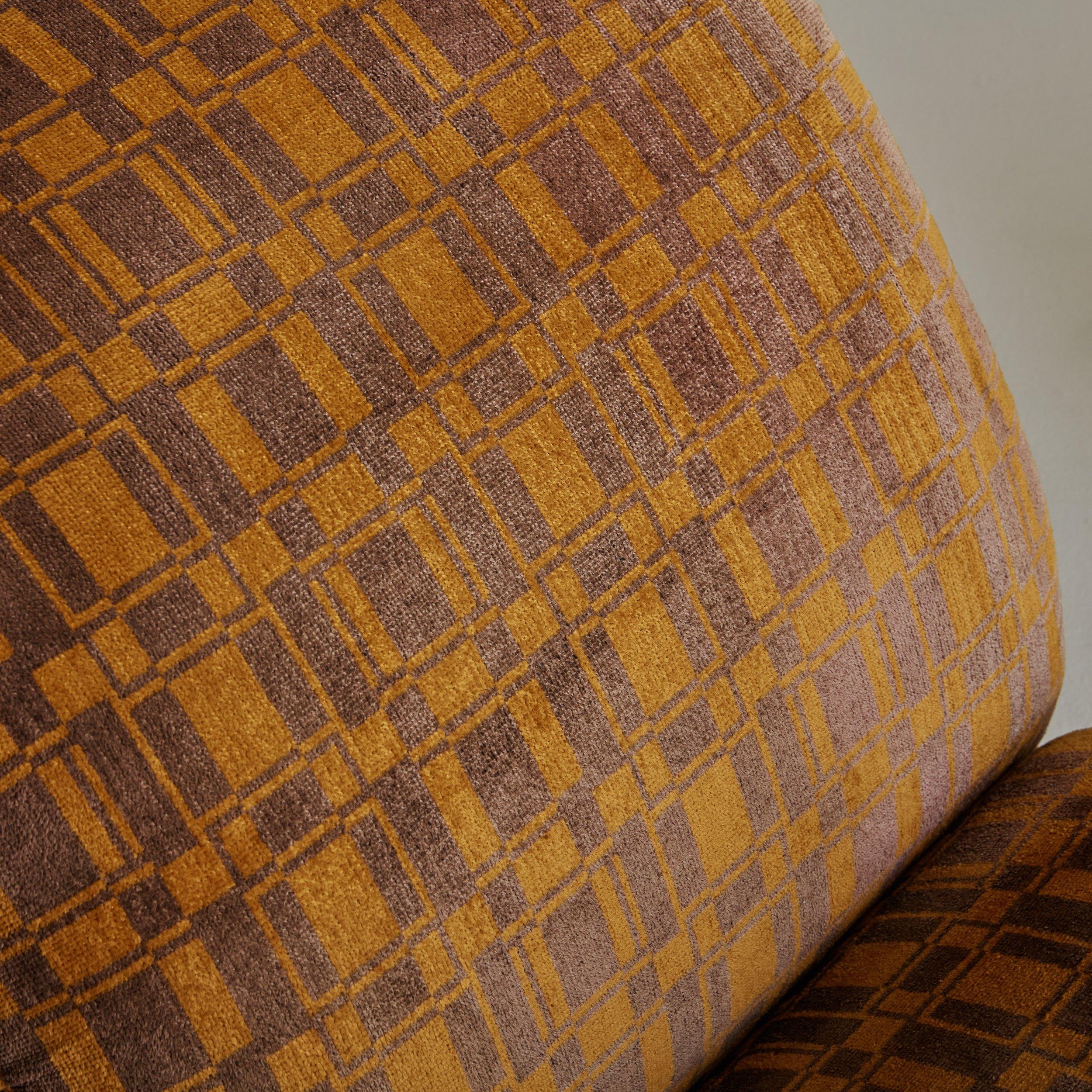 Paar Loungesessel mit Holzrahmen aus orangefarbenem Samt, Tobia & Afra Scarpa, Italien im Angebot 4