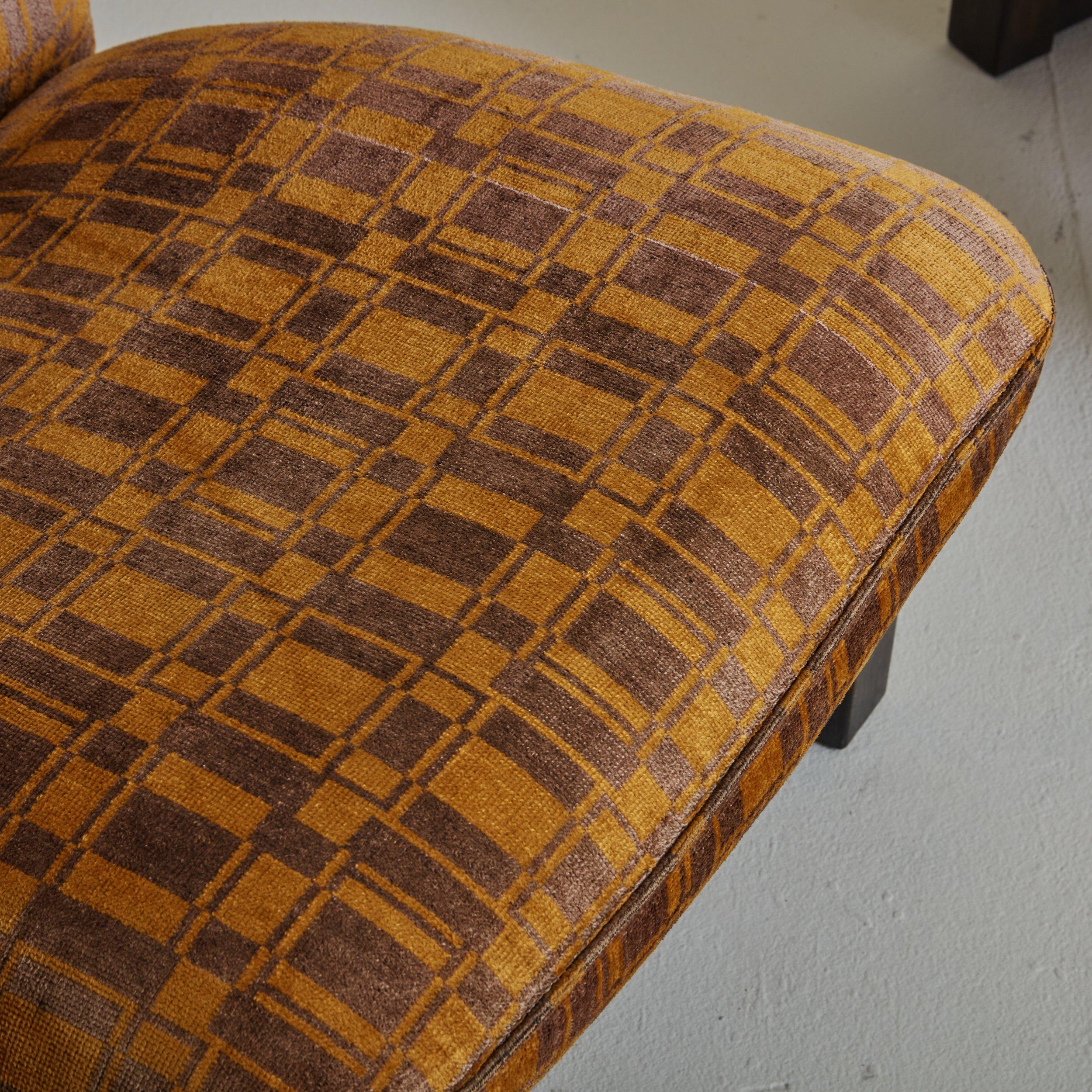 Paar Loungesessel mit Holzrahmen aus orangefarbenem Samt, Tobia & Afra Scarpa, Italien im Angebot 2