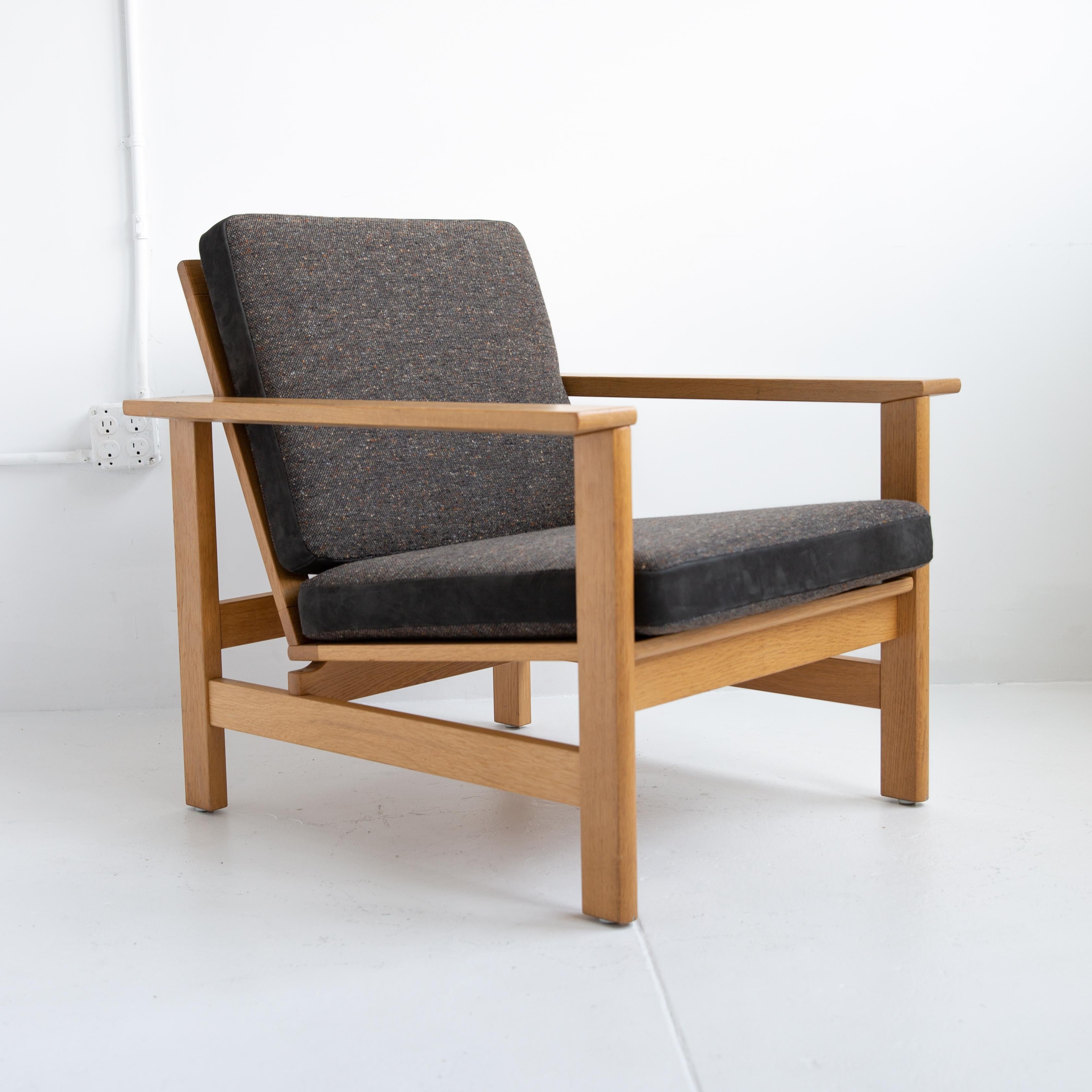 wood frame lounge chair