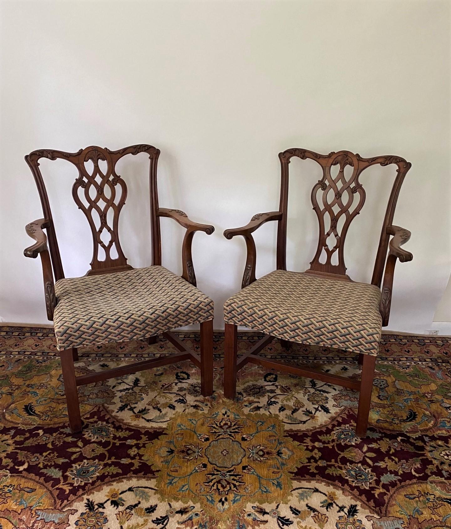 18th Century and Earlier Pair of English-Made Carved Chippendale Style Mahogany Armchairs For Sale