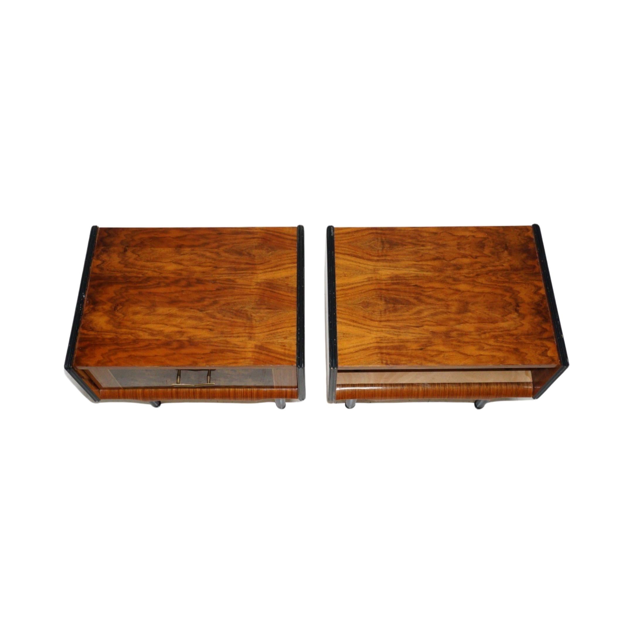 Mid-Century Modern Paire de tables de nuit incrustées en bois, 1970 en vente