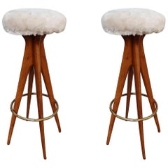 Pair of Wood Legs, Brass and Beige Leather Midcentury Stools, Italy, 1950 Pair of Wood Legs, Brass and Beige Leather Midcentury Stools, Italy, 1950