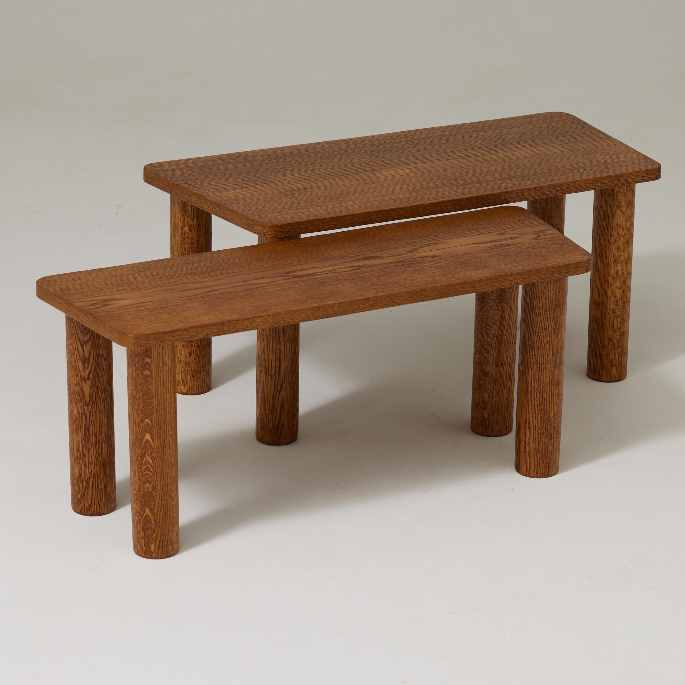 Paire de tables basses en Wood Mid Century Modern, circa 1950

D'un concepteur et d'un fabricant inconnus, 
Fabriqué en France

En bon état d'origine, avec de légères usures dues à l'âge et à l'utilisation, préservant une belle patine.