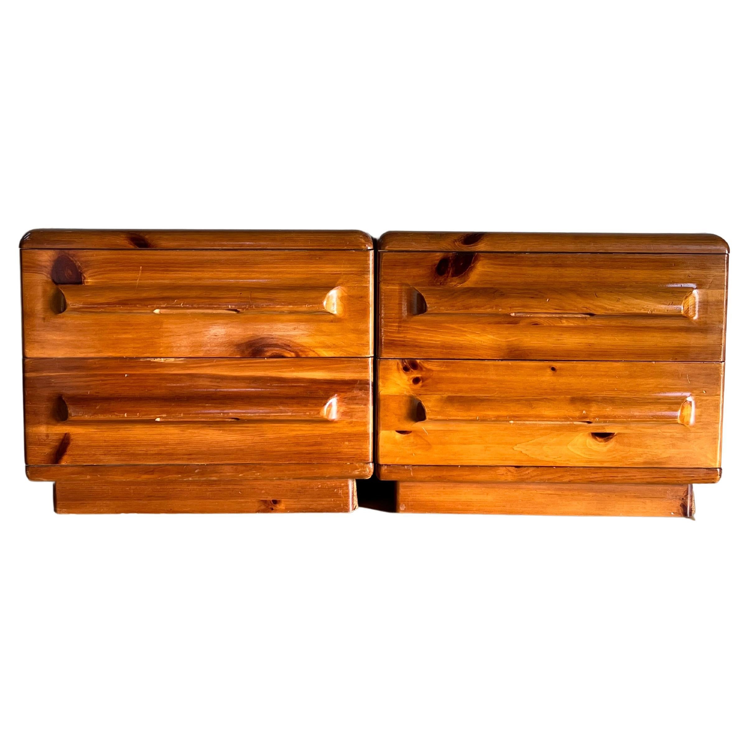 Mid century Pair of chunky Wood Nightstands by Broyhill, 1970s