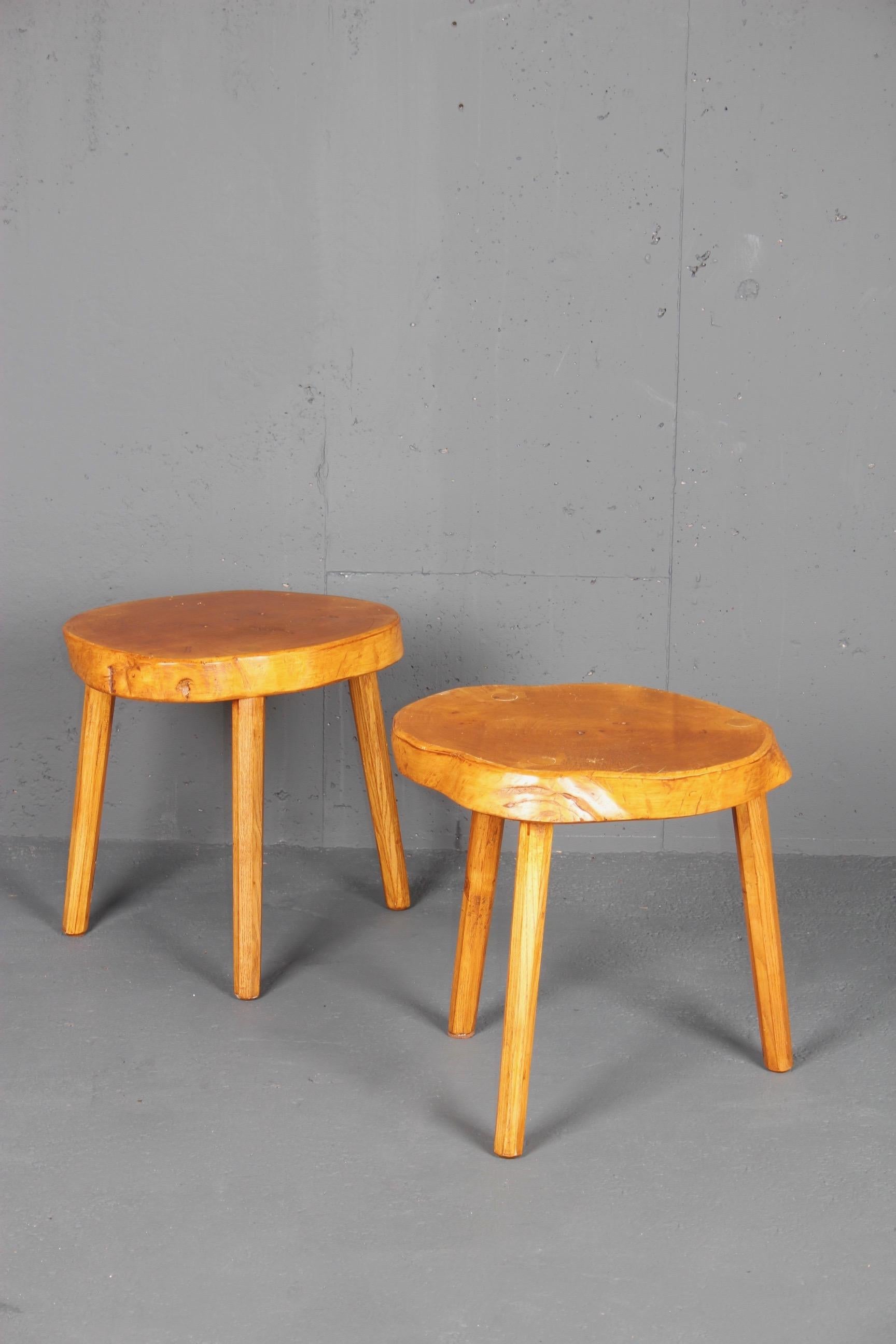 Pair of Wood Stools In Good Condition In grand Lancy, CH