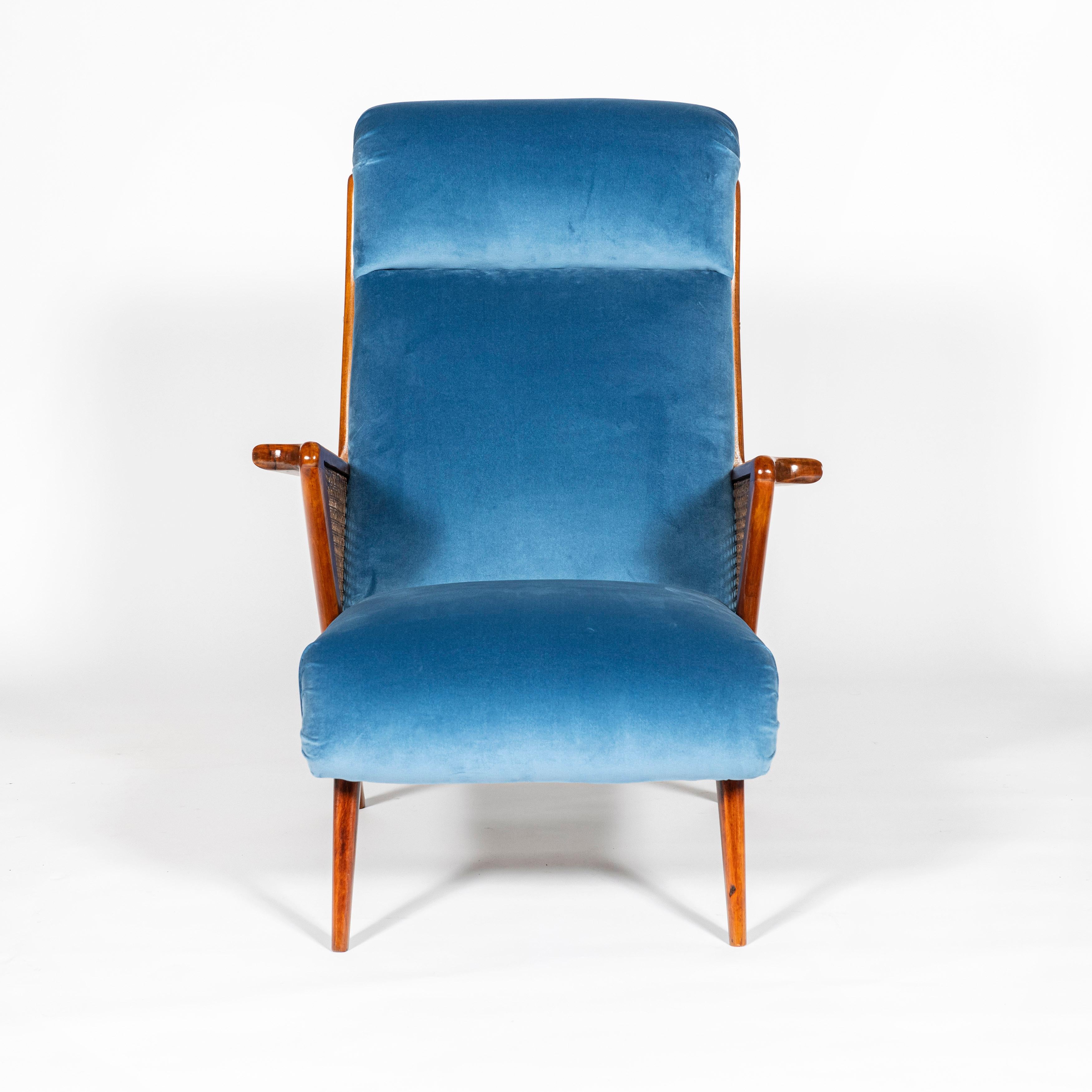 Coppia di poltrone scandinave in Wood, velluto e rattan, circa 1950 In condizioni buone in vendita a Buenos Aires, Buenos Aires