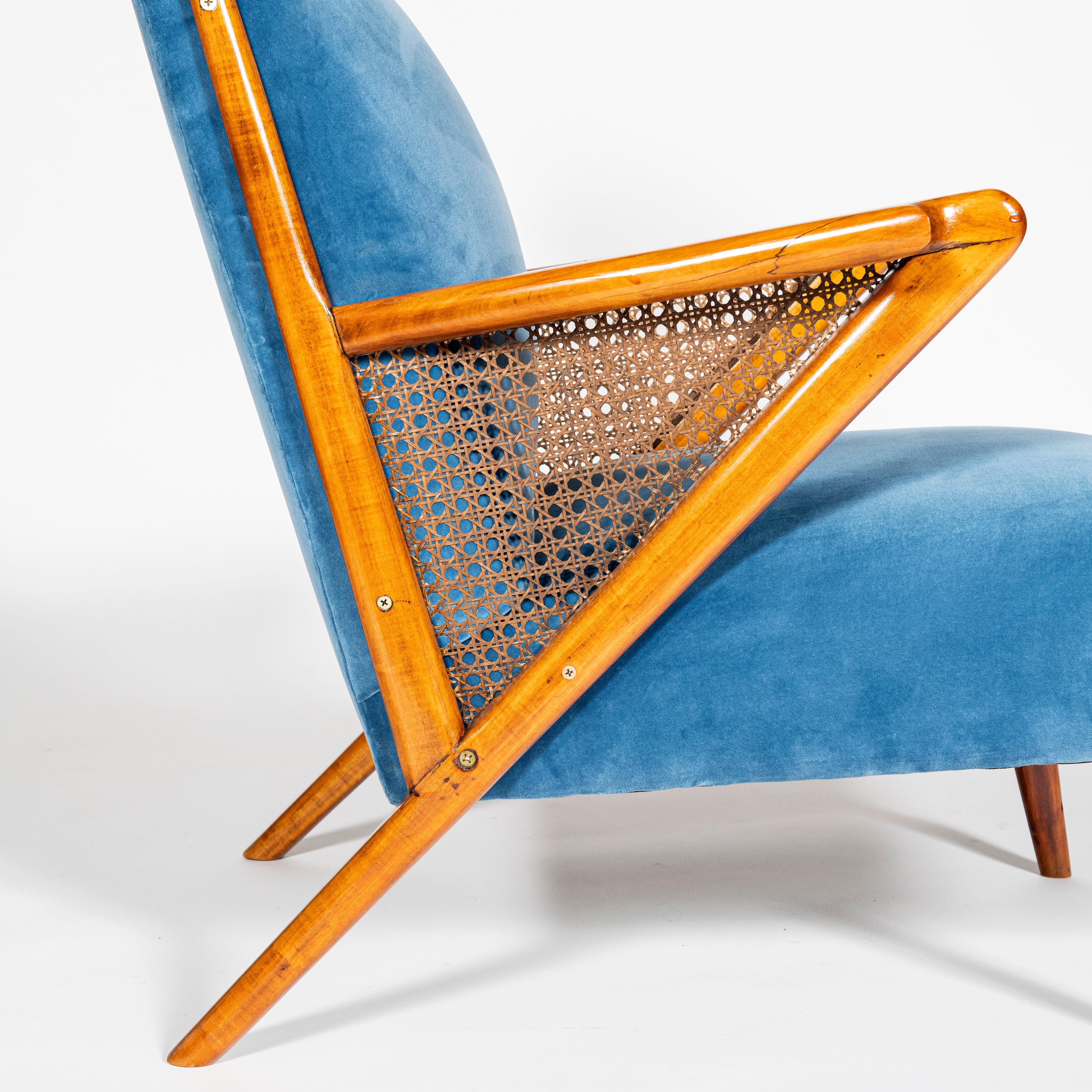 Metà XX secolo Coppia di poltrone scandinave in Wood, velluto e rattan, circa 1950 in vendita