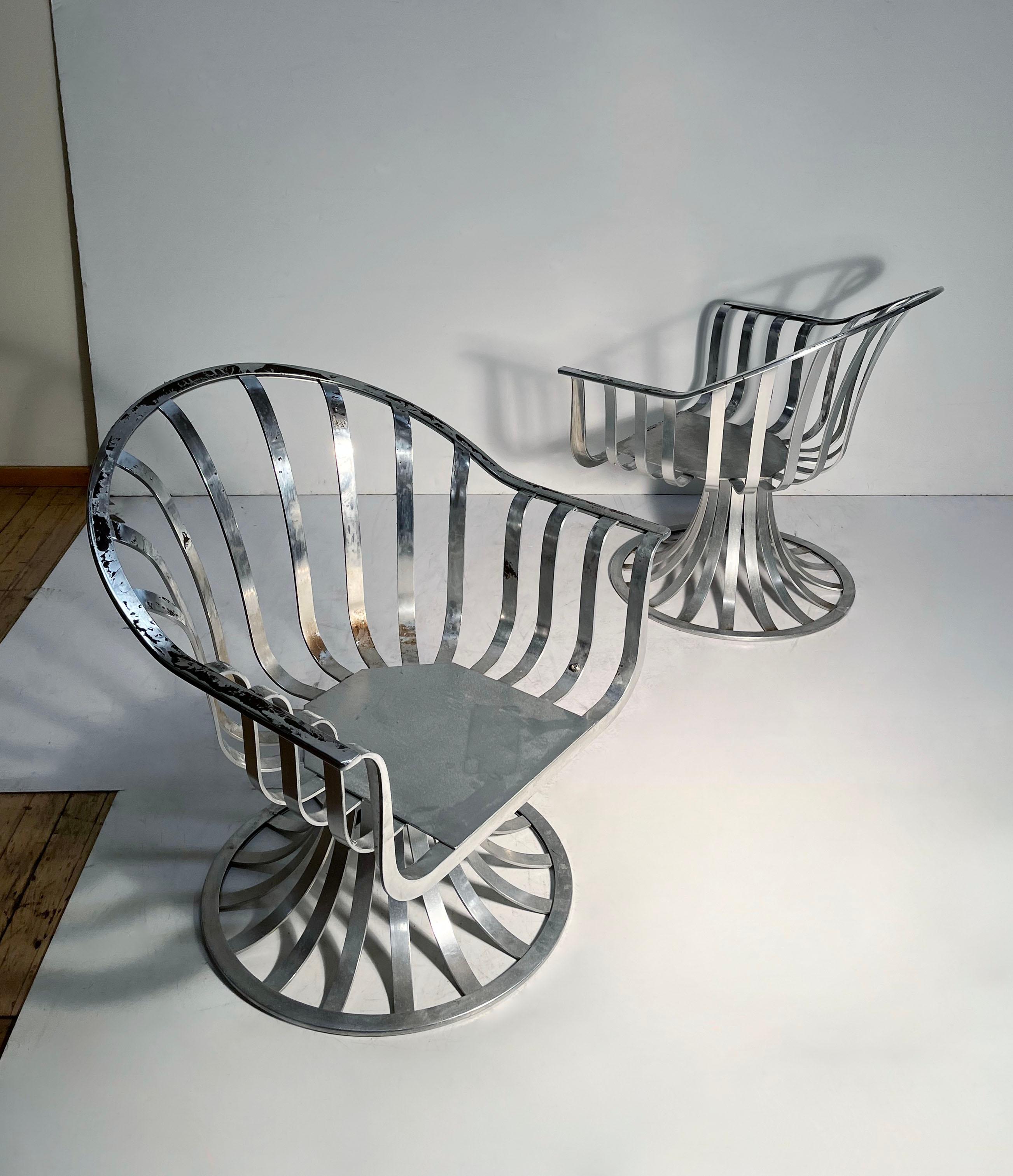 Pair of Woodard Aluminum Lounge Chairs by Herbert Saiger In Good Condition For Sale In Chicago, IL