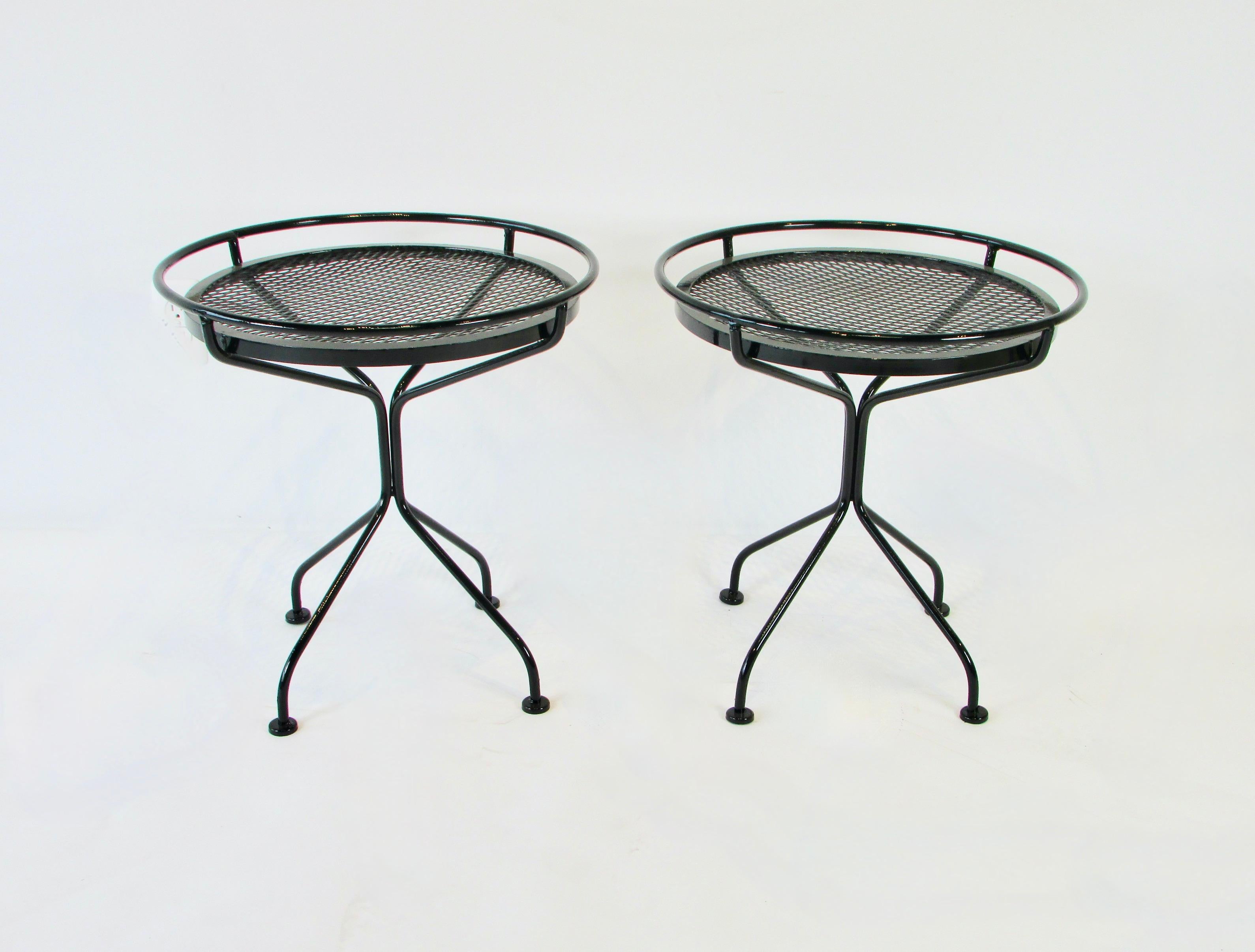 Two Woodard Sculptura Round Top Side Tables in Gloss Black In Good Condition For Sale In Ferndale, MI