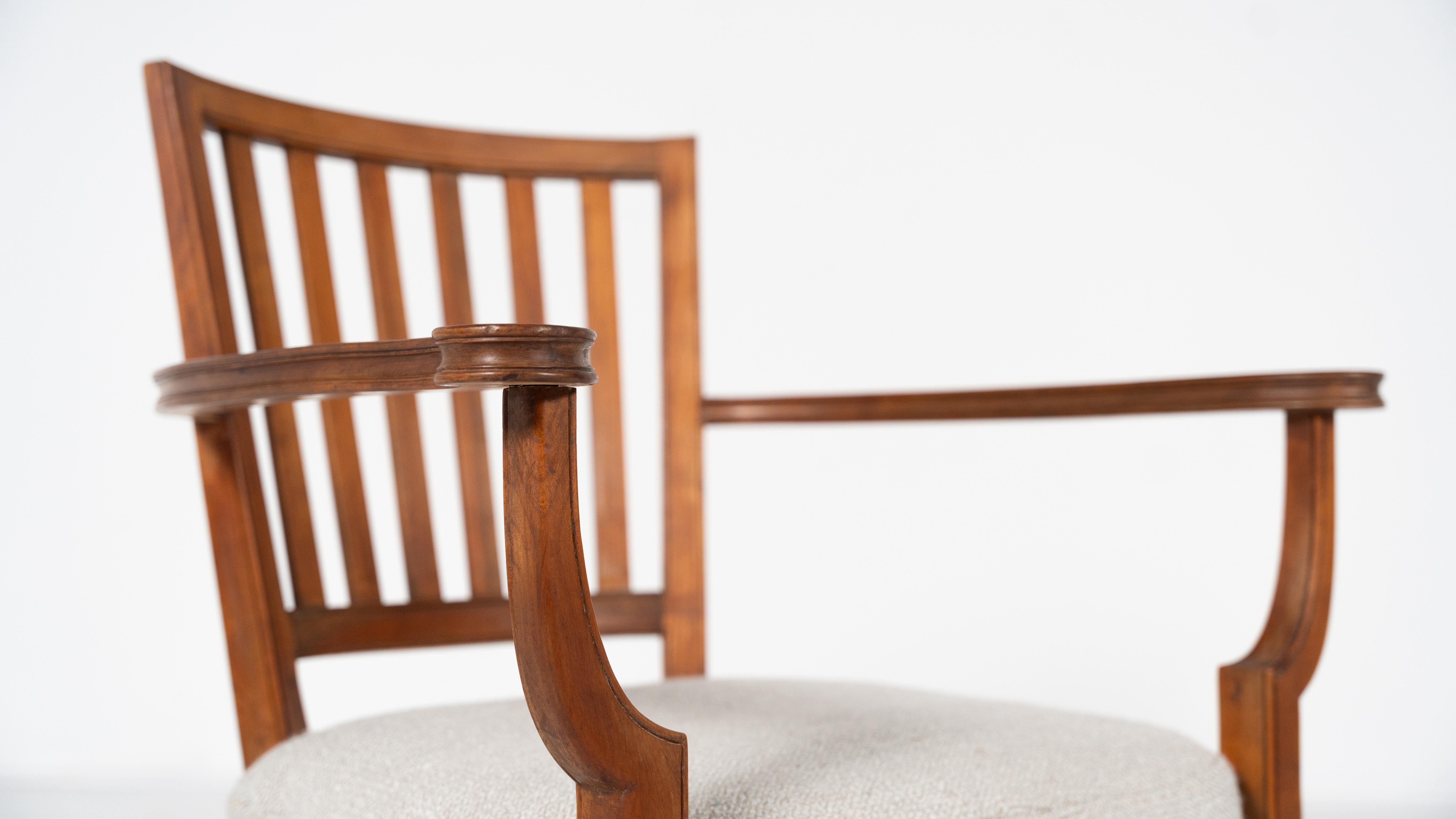 Metà XX secolo Coppia di poltrone in legno e tessuto, anni '60 - Tappezzeria nuova in vendita