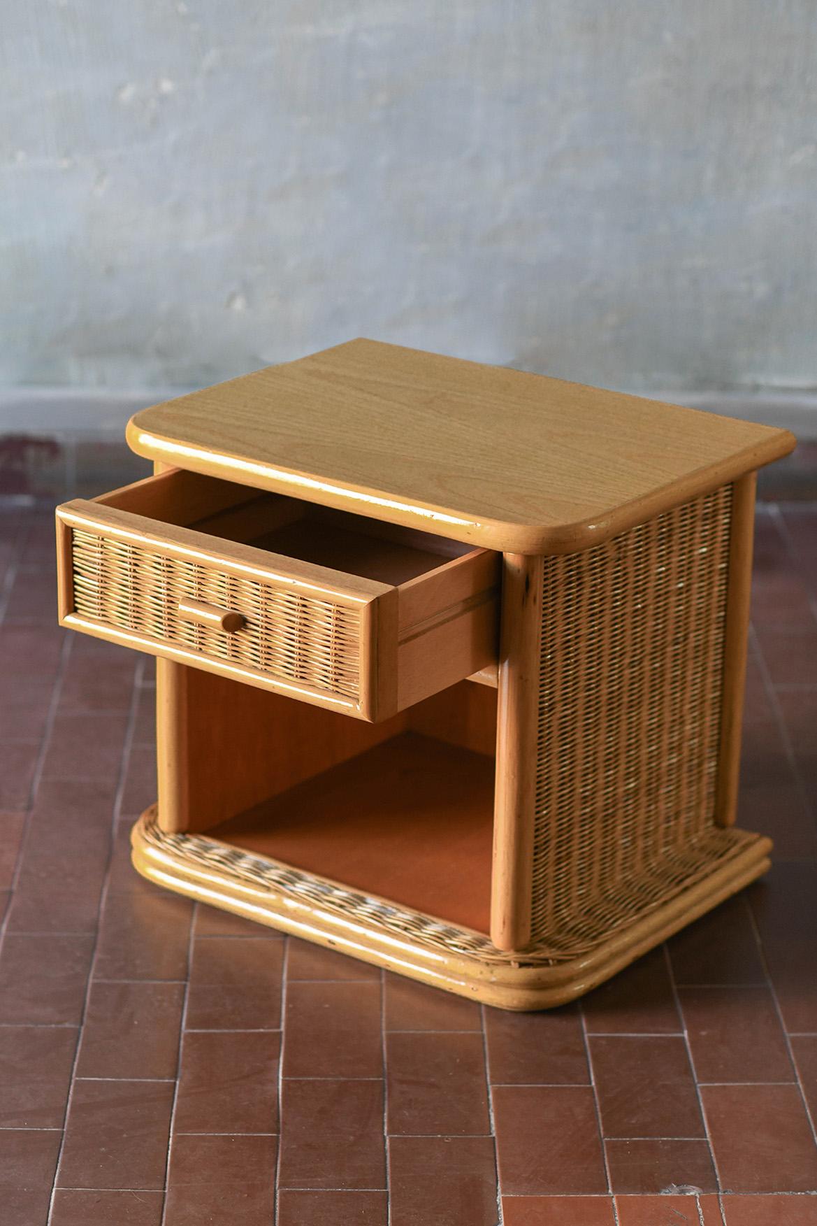 Wicker Pair of wooden and wicker bedside tables with drawer, Italy 1980. For Sale