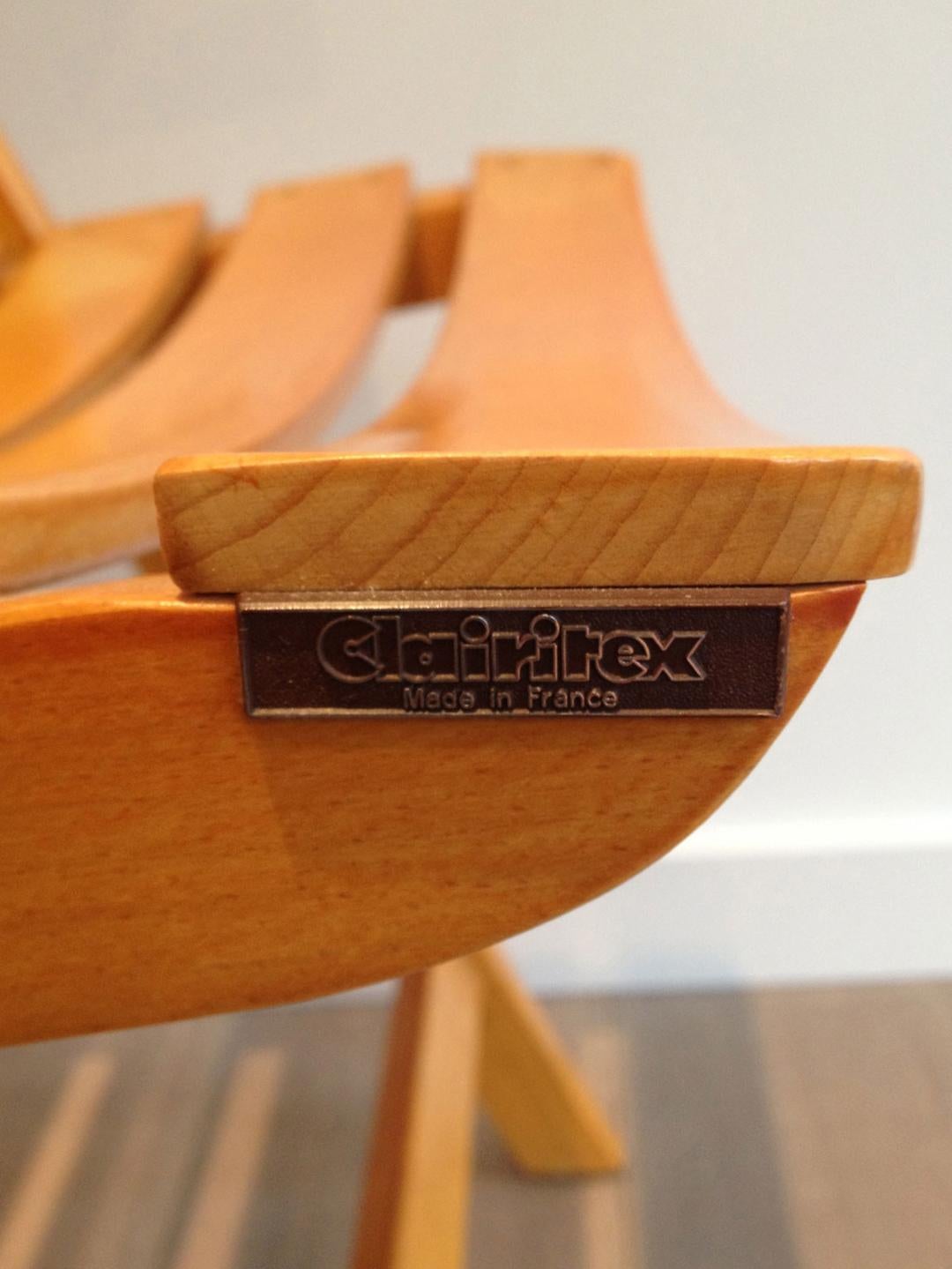 Paire de fauteuils en bois, œuvre française signée Clairitex, vers 1970 en vente 2