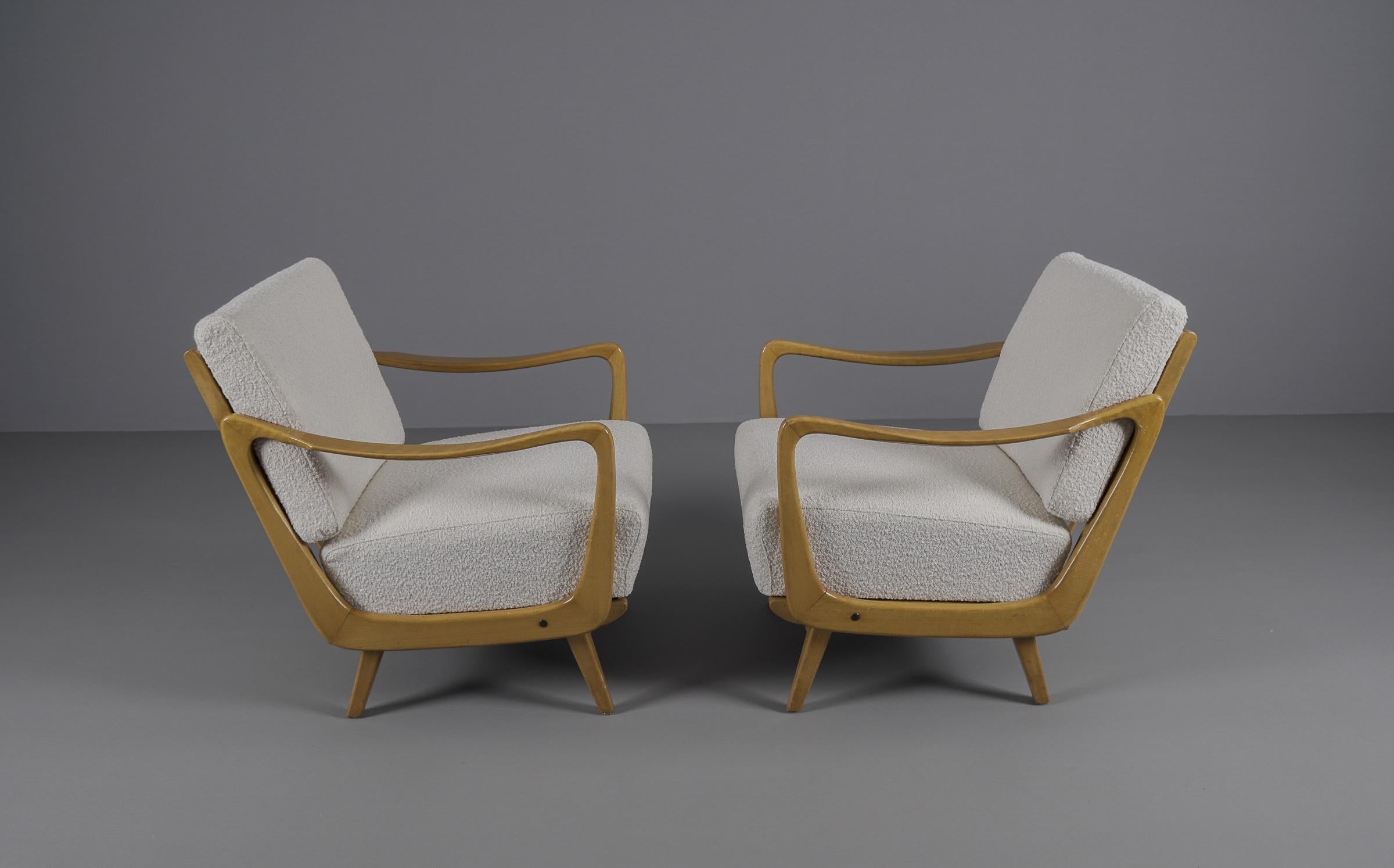 Pair of Wooden Armchairs in white Boucle Fabric, 1950s In Good Condition For Sale In Nürnberg, Bayern