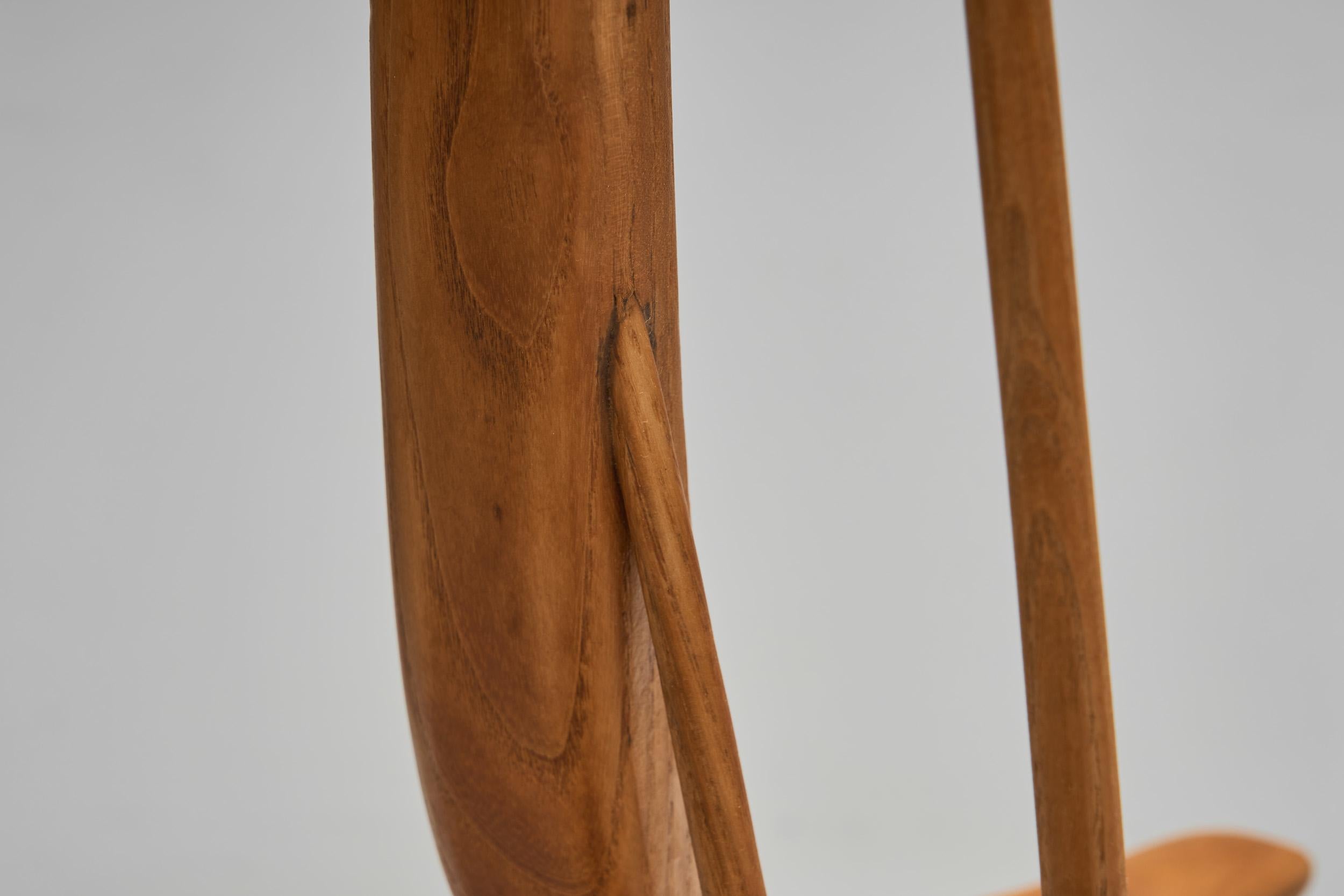 Paire de fauteuils en bois avec coussins rembourrés, Europe 20ème siècle en vente 7