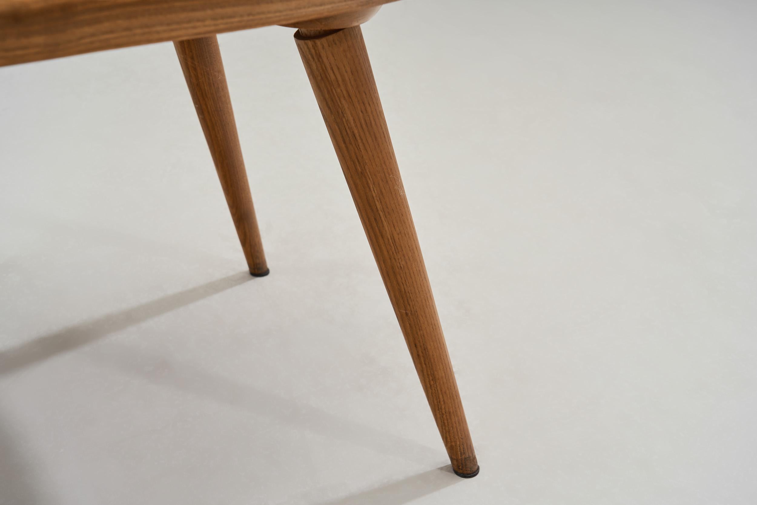 Paire de fauteuils en bois avec coussins rembourrés, Europe 20ème siècle en vente 10