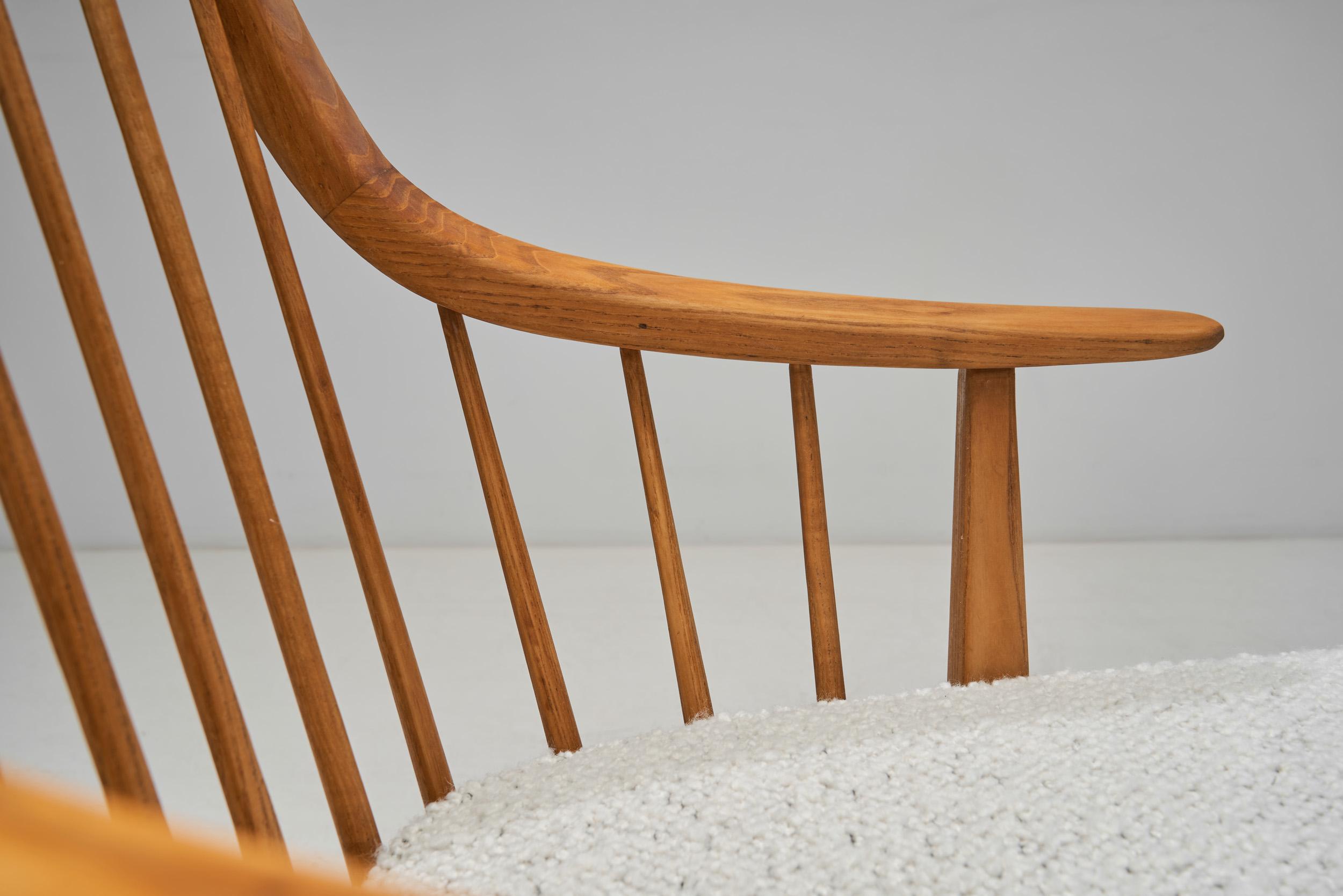 Paire de fauteuils en bois avec coussins rembourrés, Europe 20ème siècle en vente 1