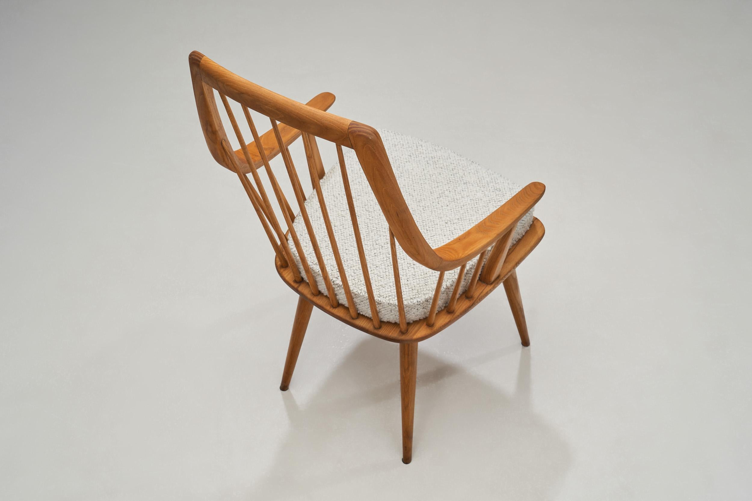 Paire de fauteuils en bois avec coussins rembourrés, Europe 20ème siècle en vente 2