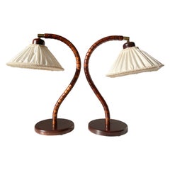 Ein Paar hölzerne Lampen mit cremefarbenem Schirm im Art-Déco-Stil von Markslöjd, 1960er Jahre