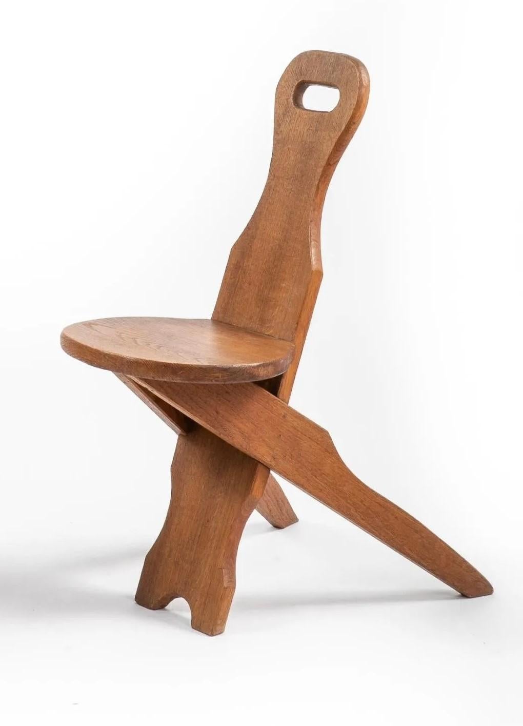 Brutalist Pair of wooden brutalist chairs resting on a tripod pedestal CIRCA 1950/1960 For Sale