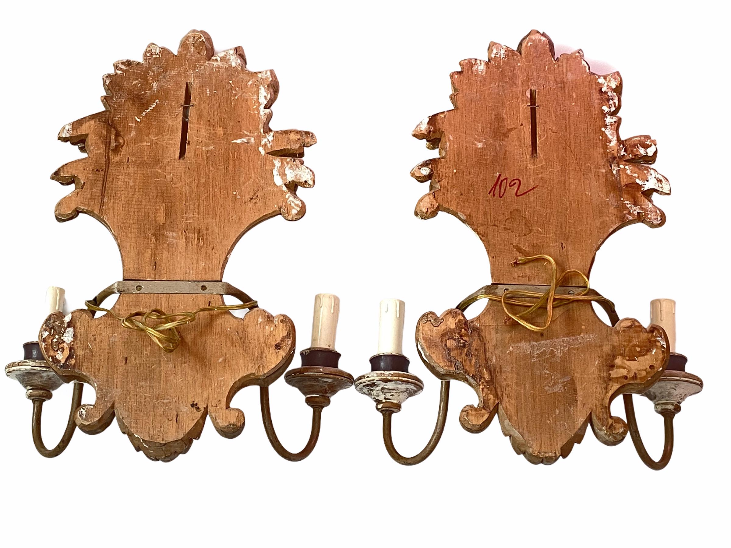 Pair of Wooden Carved Tole Toleware Sconces Chippywhite Gilt Flowers, Italy For Sale 3