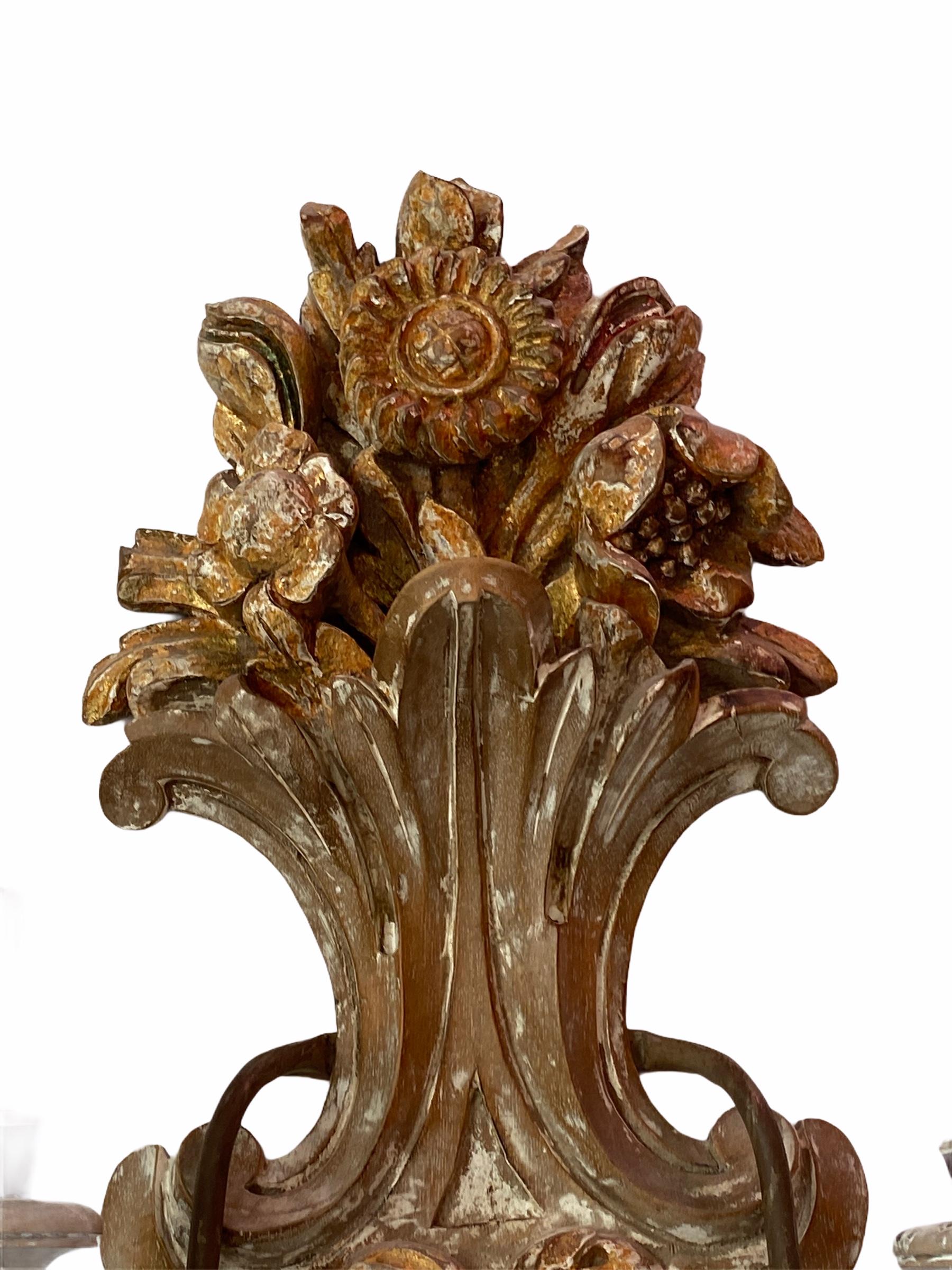 Mid-20th Century Pair of Wooden Carved Tole Toleware Sconces Chippywhite Gilt Flowers, Italy For Sale
