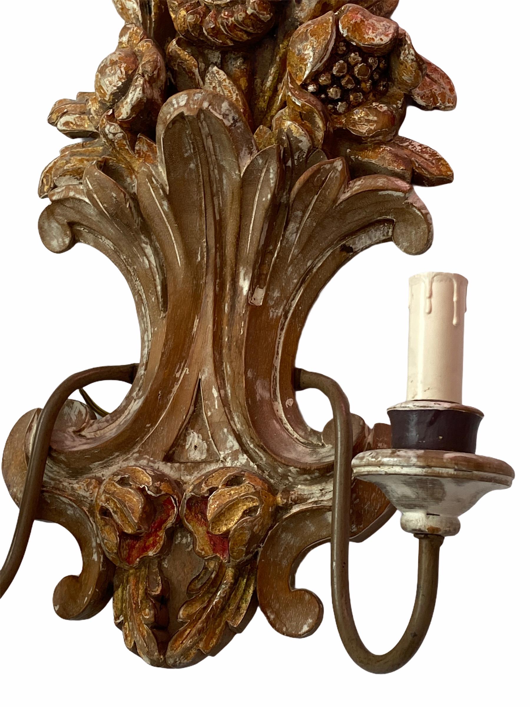 Metal Pair of Wooden Carved Tole Toleware Sconces Chippywhite Gilt Flowers, Italy For Sale