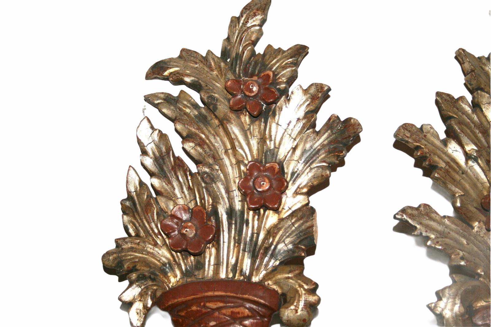 Pair of Wooden Carved Tole Toleware Sconces with Gilt Flowers, Italy, 1920s For Sale 9