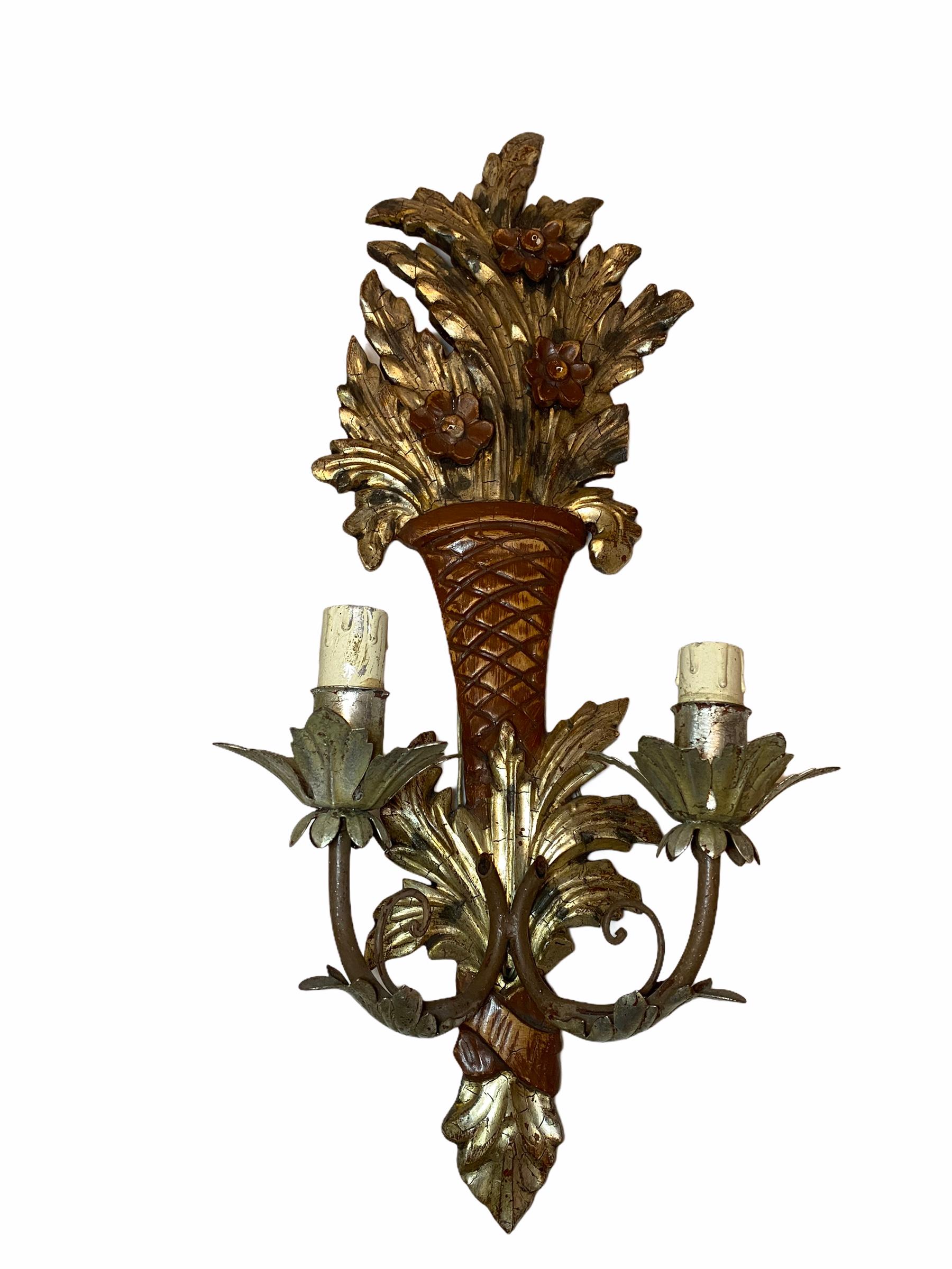 Italian Pair of Wooden Carved Tole Toleware Sconces with Gilt Flowers, Italy, 1920s For Sale