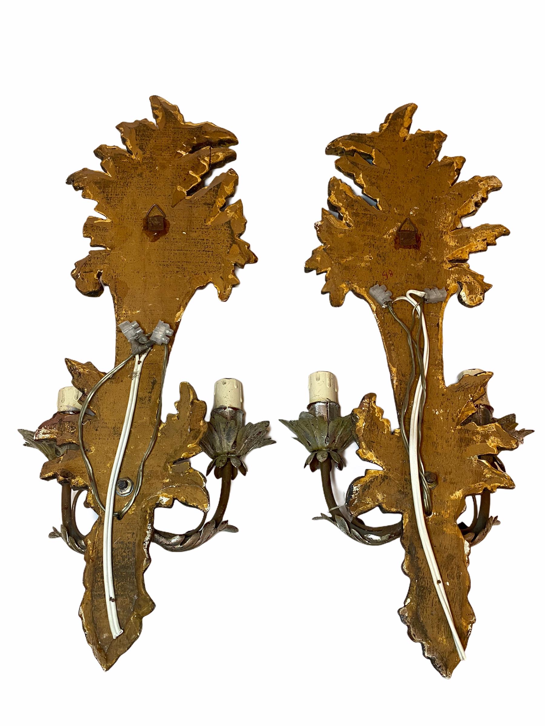 Pair of Wooden Carved Tole Toleware Sconces with Gilt Flowers, Italy, 1920s For Sale 1