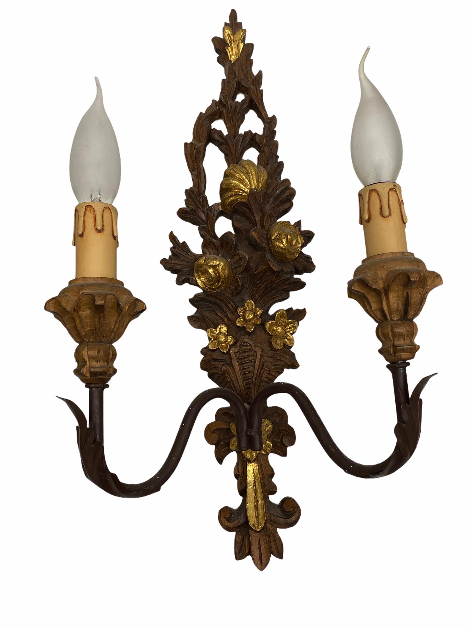 Hollywood Regency Pair of Wooden Carved Tole Toleware Sconces with Gilt Flowers, Italy, 1960s For Sale