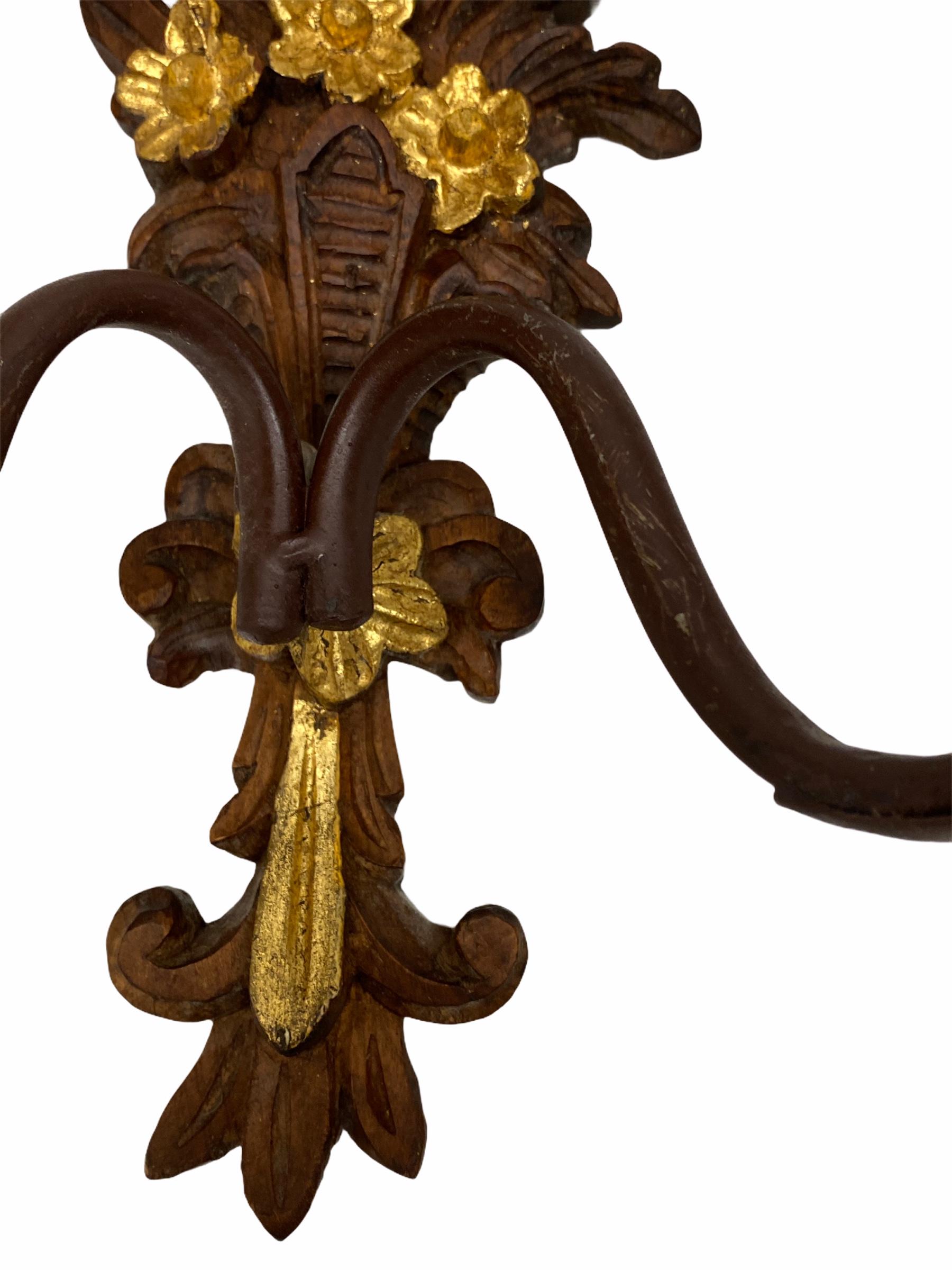 Pair of Wooden Carved Tole Toleware Sconces with Gilt Flowers, Italy, 1960s In Good Condition For Sale In Nuernberg, DE