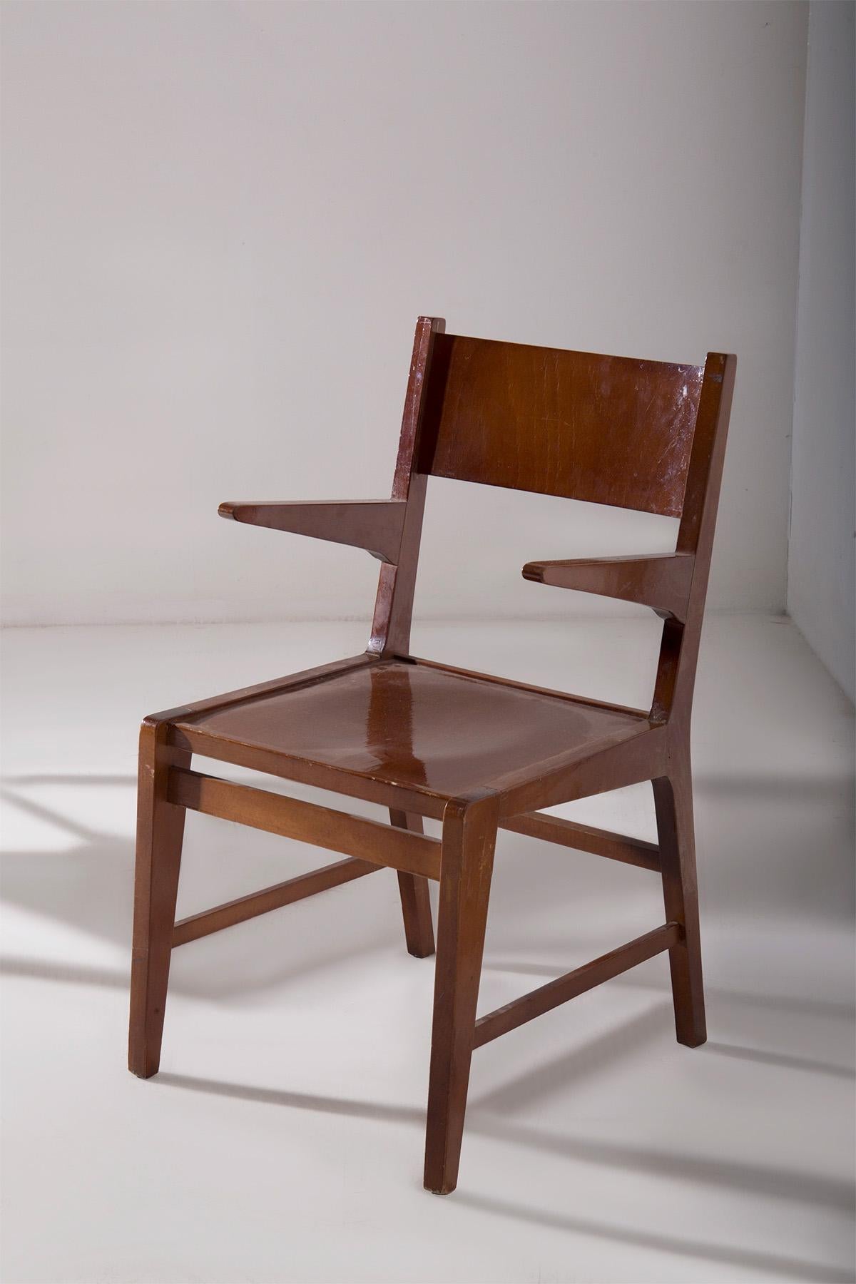 Paire de chaises en bois avec accoudoirs en vente 4