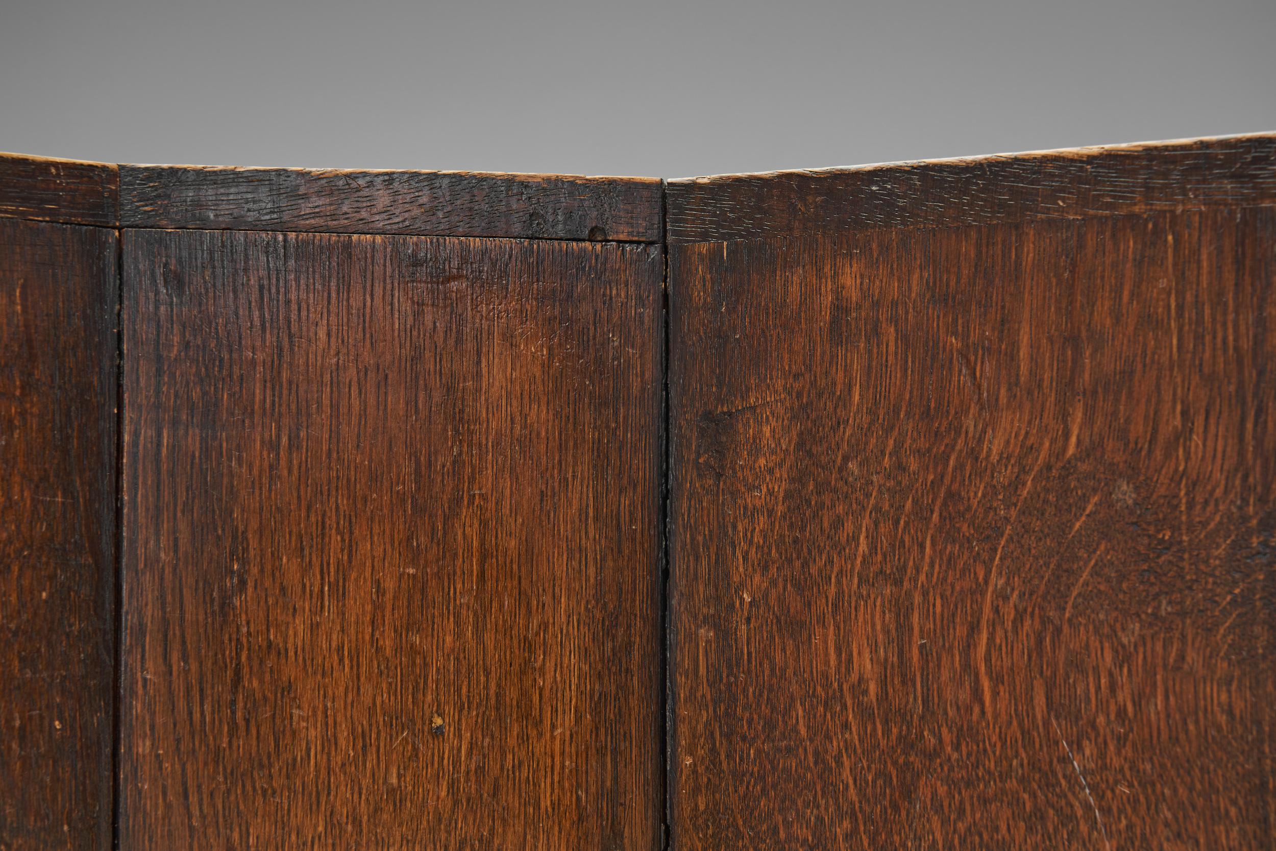 Paire de chaises en bois avec coussins rembourrés, Europe Première moitié du 20e siècle en vente 7