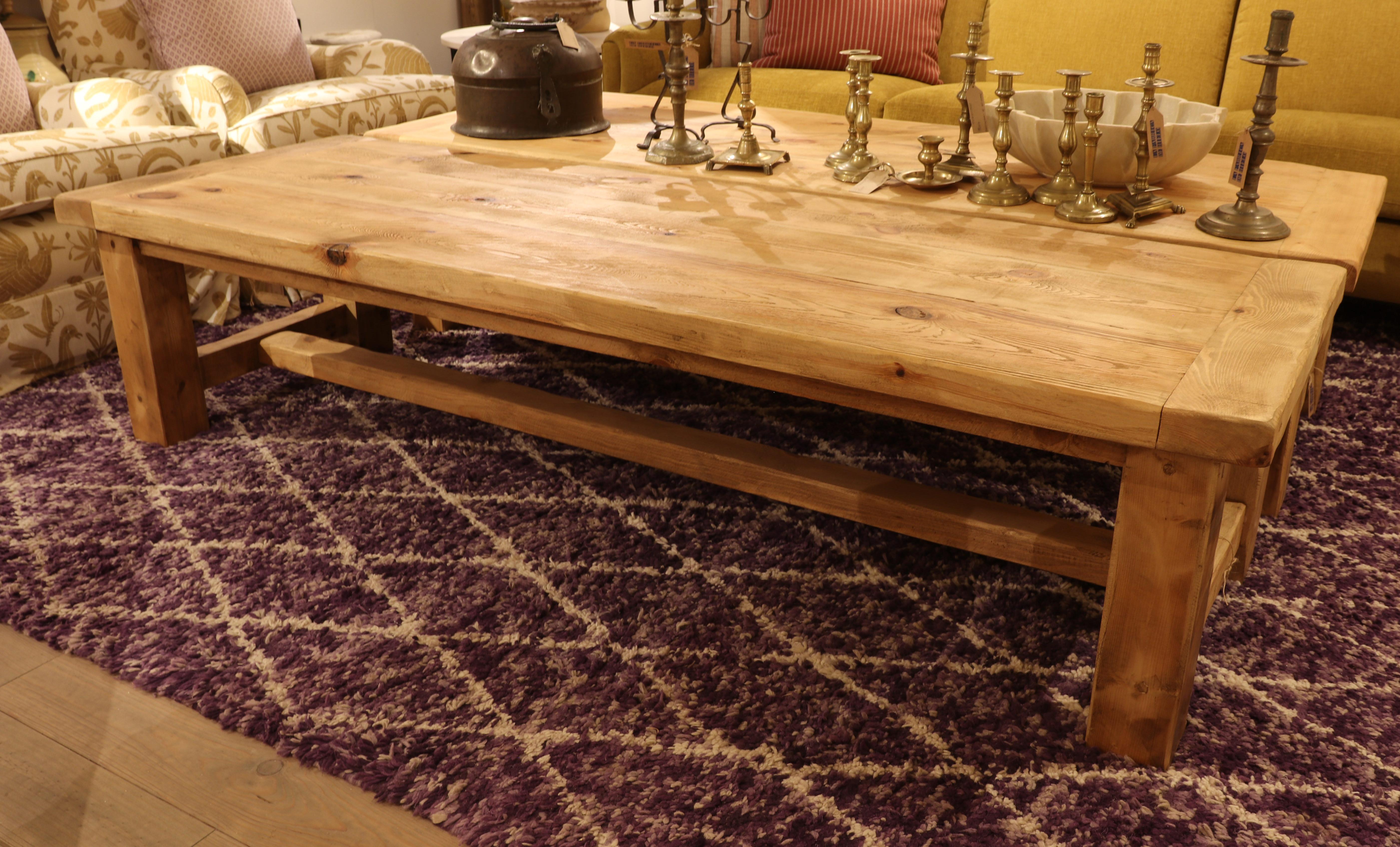 Pair of Wooden Coffee Tables in Natural Color In Good Condition For Sale In Marbella, ES