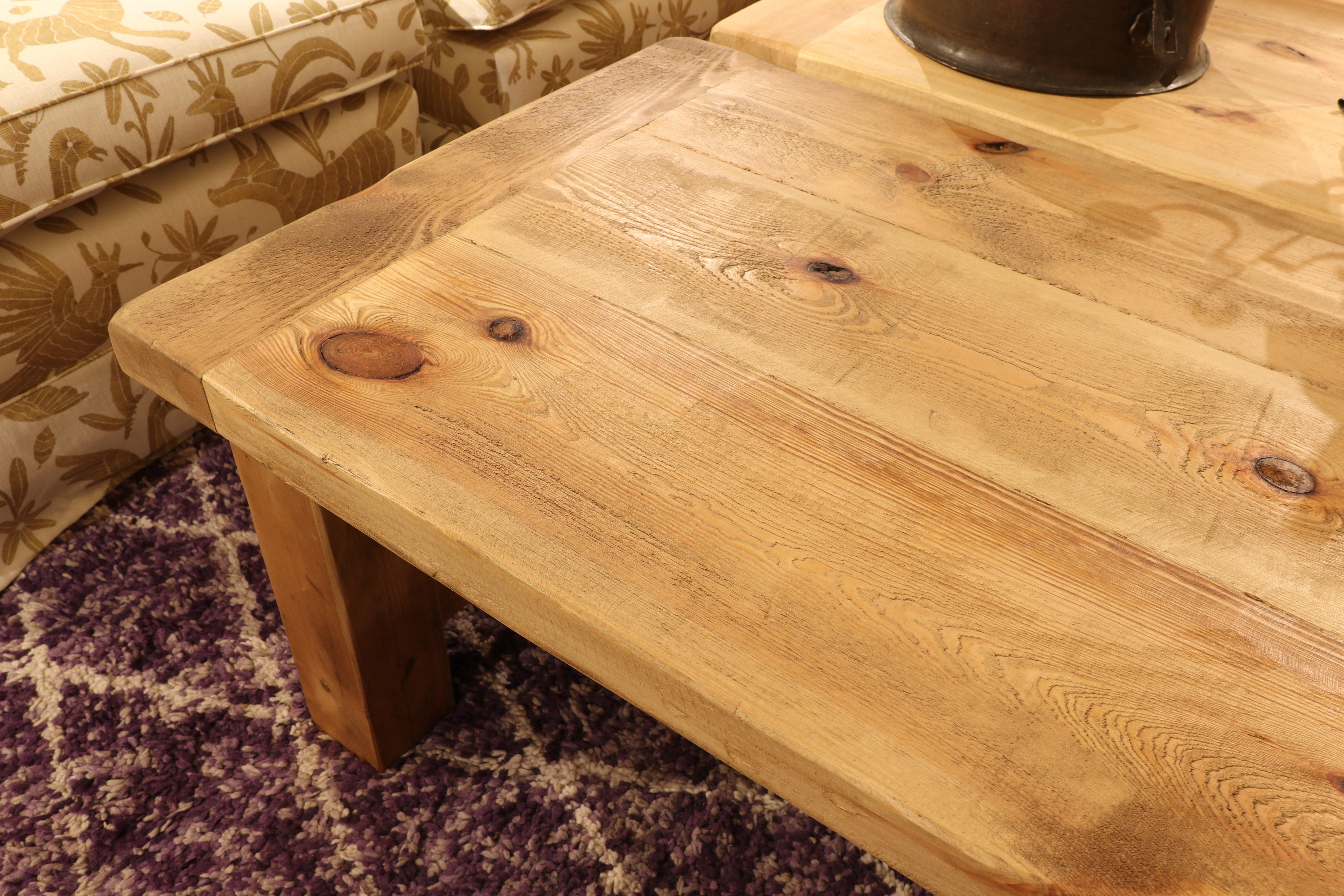 Contemporary Pair of Wooden Coffee Tables in Natural Color For Sale