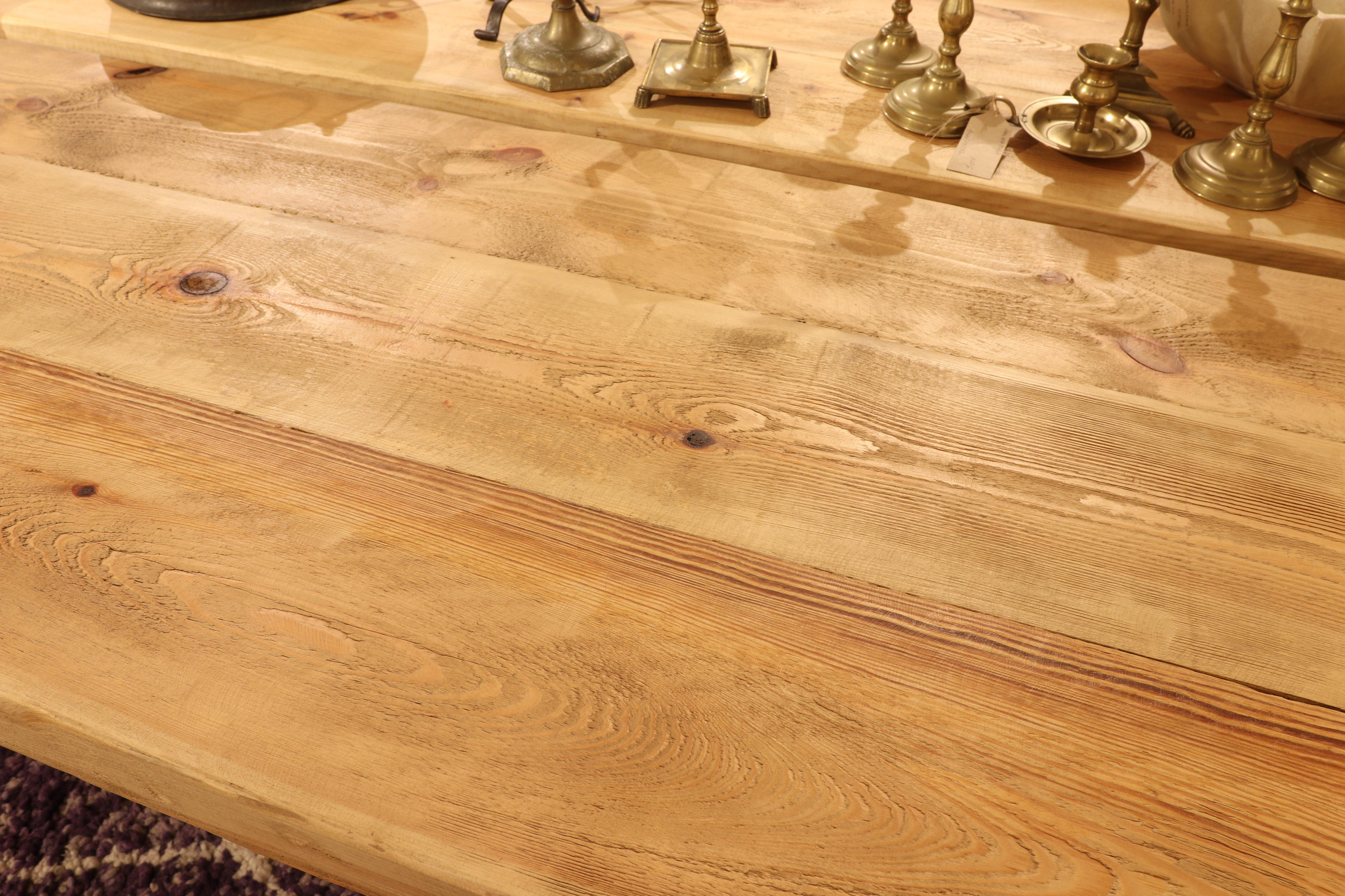 Pair of Wooden Coffee Tables in Natural Color For Sale 1