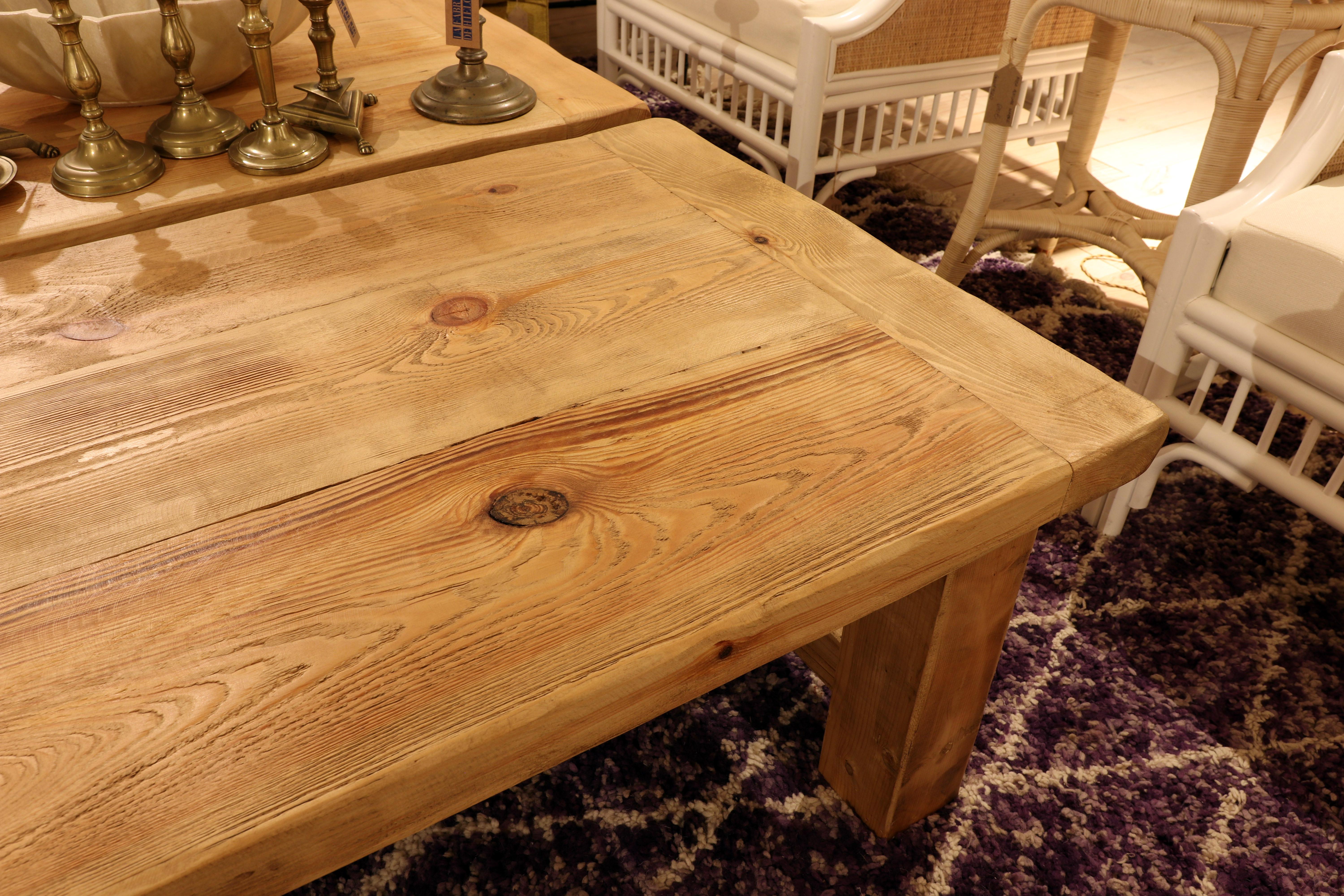 Pair of Wooden Coffee Tables in Natural Color For Sale 2