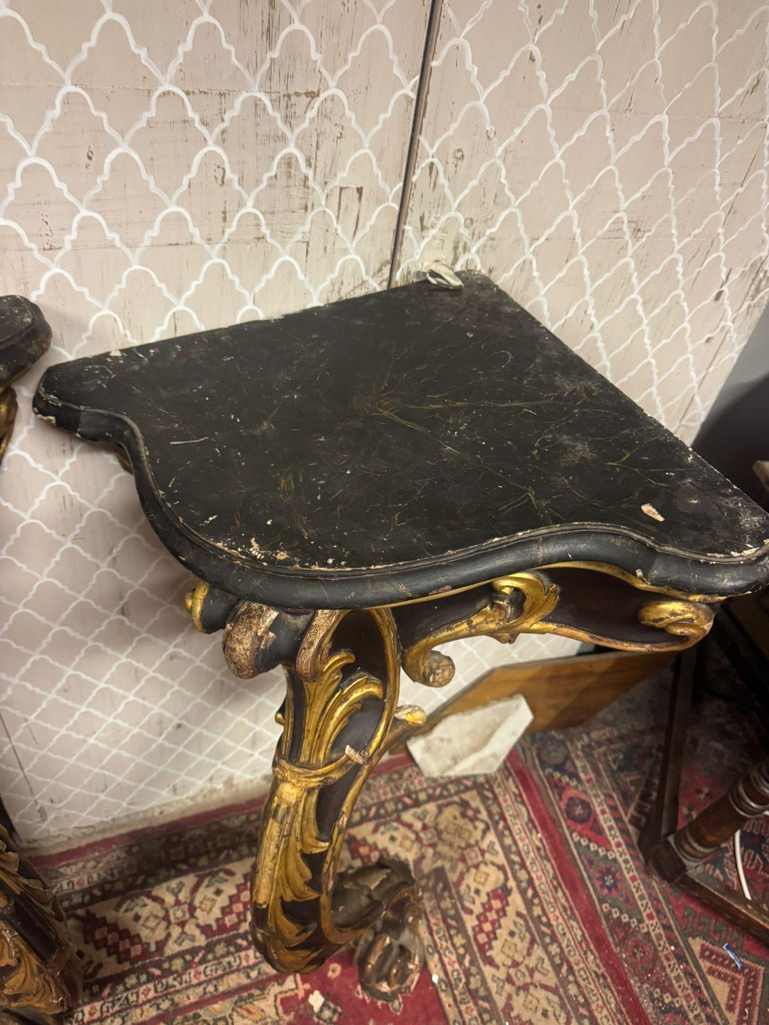 Pair of wooden consoles, corner shelves, lacquered with gold decorations, Italy in vendita 3