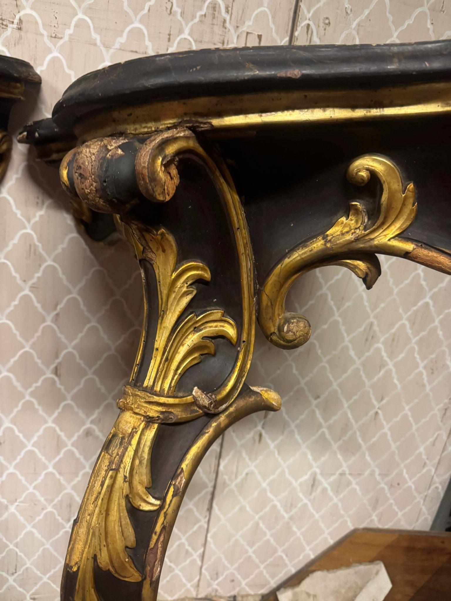 Pair of wooden consoles, corner shelves, lacquered with gold decorations, Italy in vendita 4