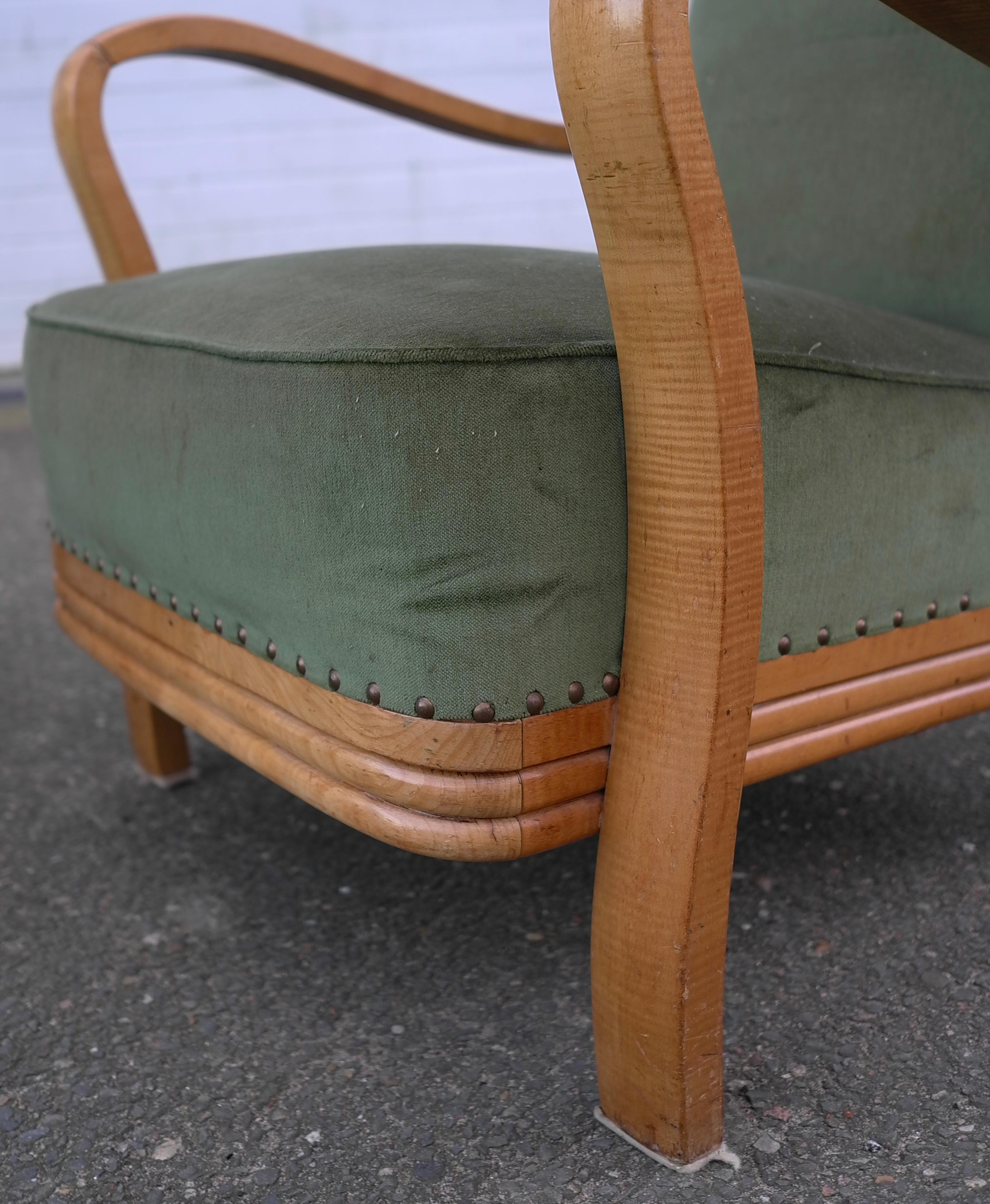 Pair of Wooden Curved Arms Art-Deco Armchairs, France, 1940s In Good Condition For Sale In Den Haag, NL
