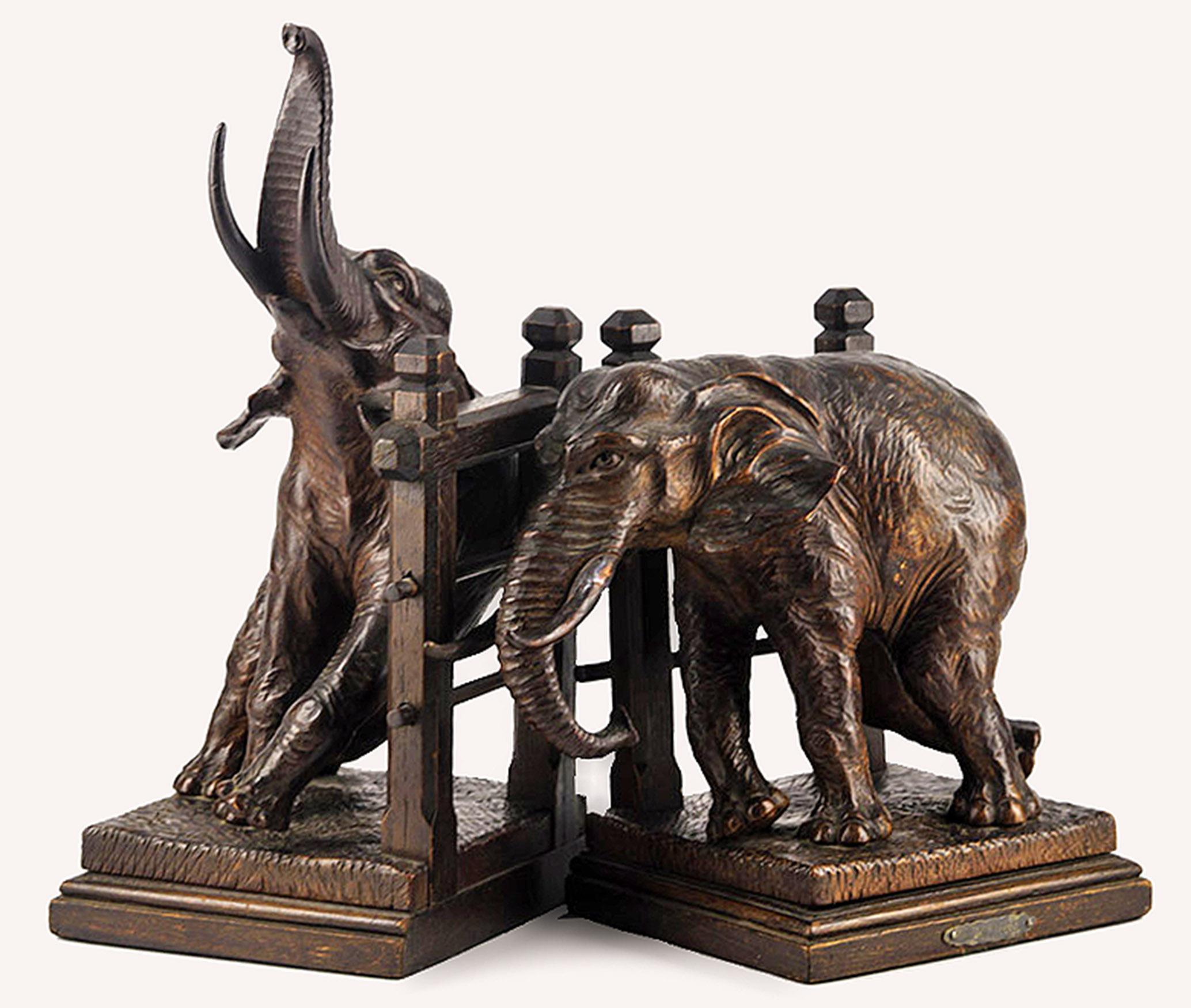 Carved Pair of Early 20th Century Hand-Crafted Wooden Elephant Bookends by Ary Bitter For Sale