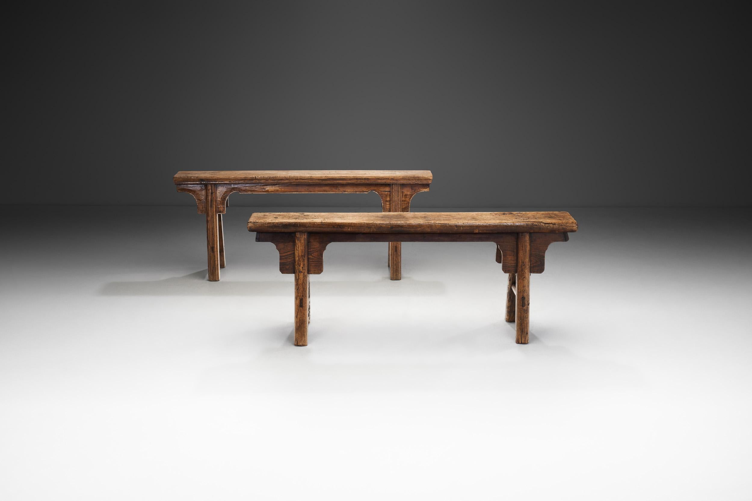Mid-Century moderno Coppia di panche cinesi in legno di olmo, Cina Inizio XX secolo in vendita