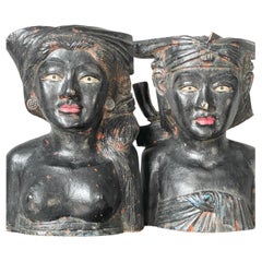 Paire de sculptures féminines noires en bois