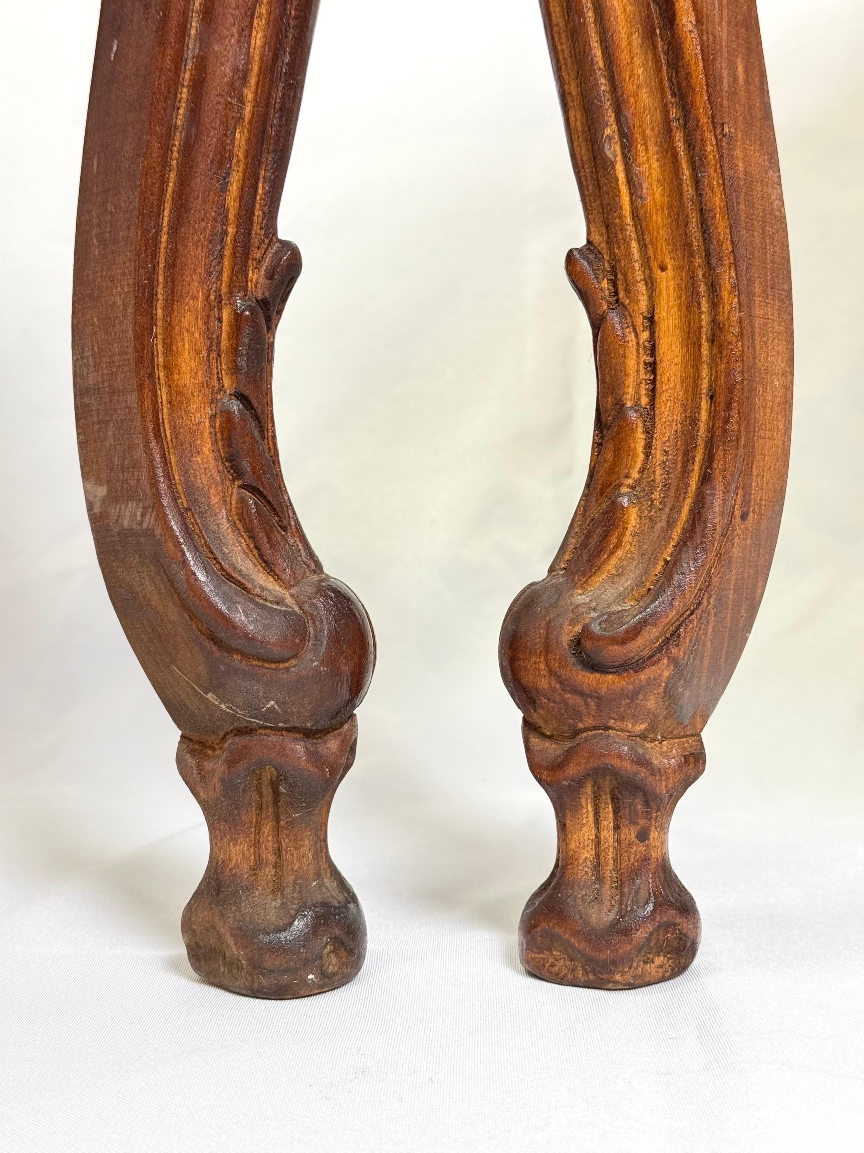 Pareja de Reposapiés u Otomanos de Madera en venta 6