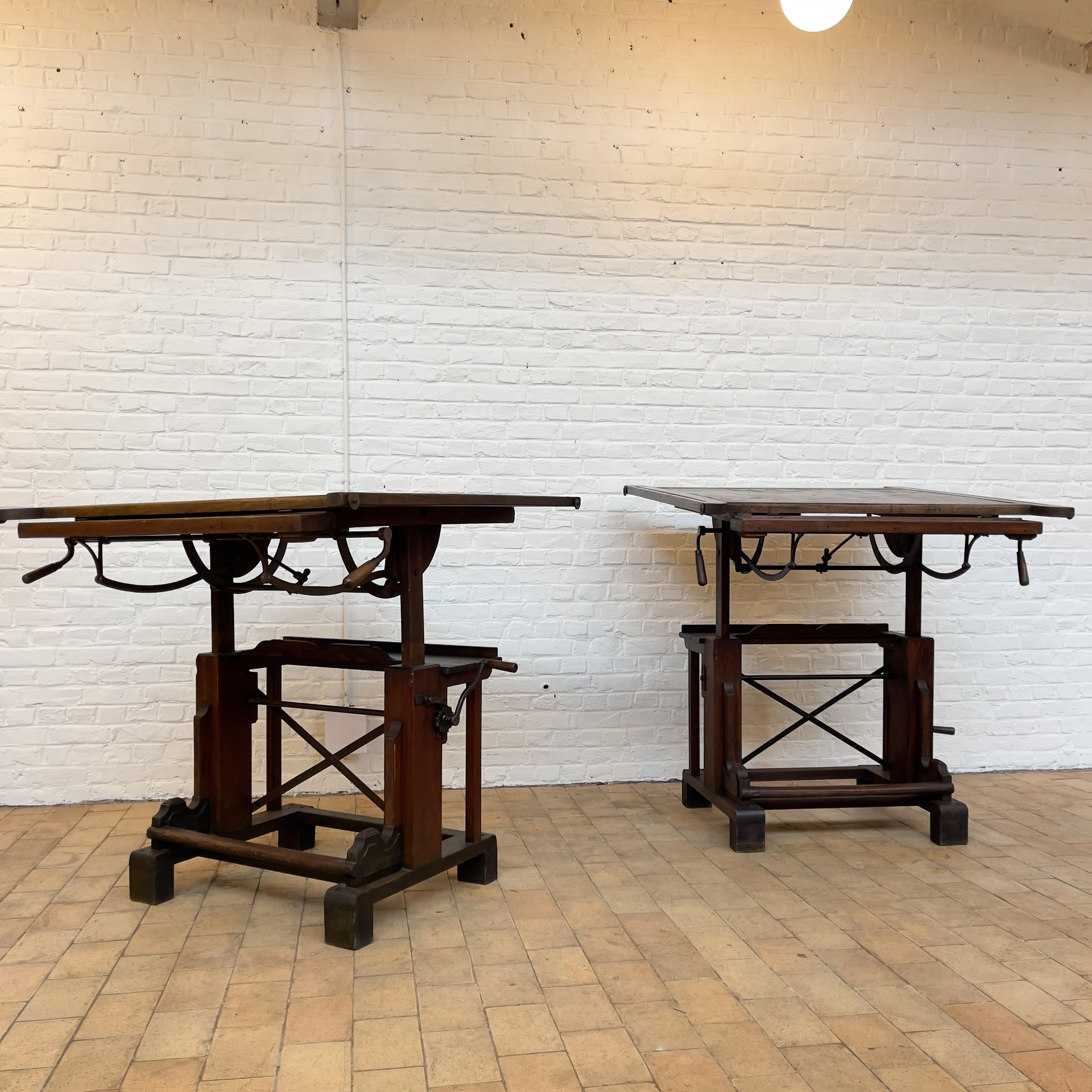 Pair of wooden French drafting table circa 1900
Tables completely restored.
Rack and pinion system up and down.
Tilting trays.
Measures: Max height: 181 cm / Mini 113 cm
Good condition.