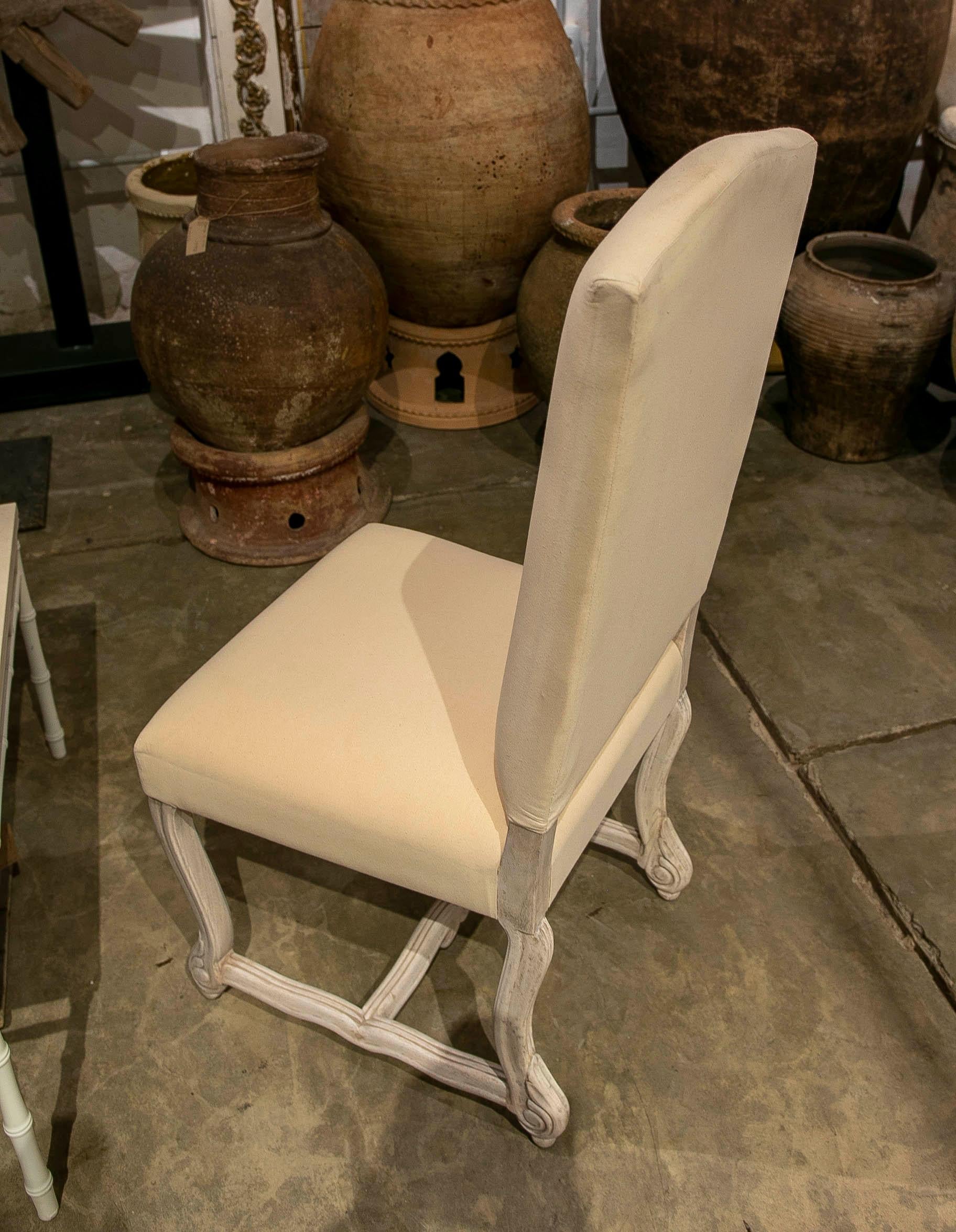 Paar von  Esszimmerstühle mit hoher Rückenlehne aus Holz für Polstermöbel im Angebot 6